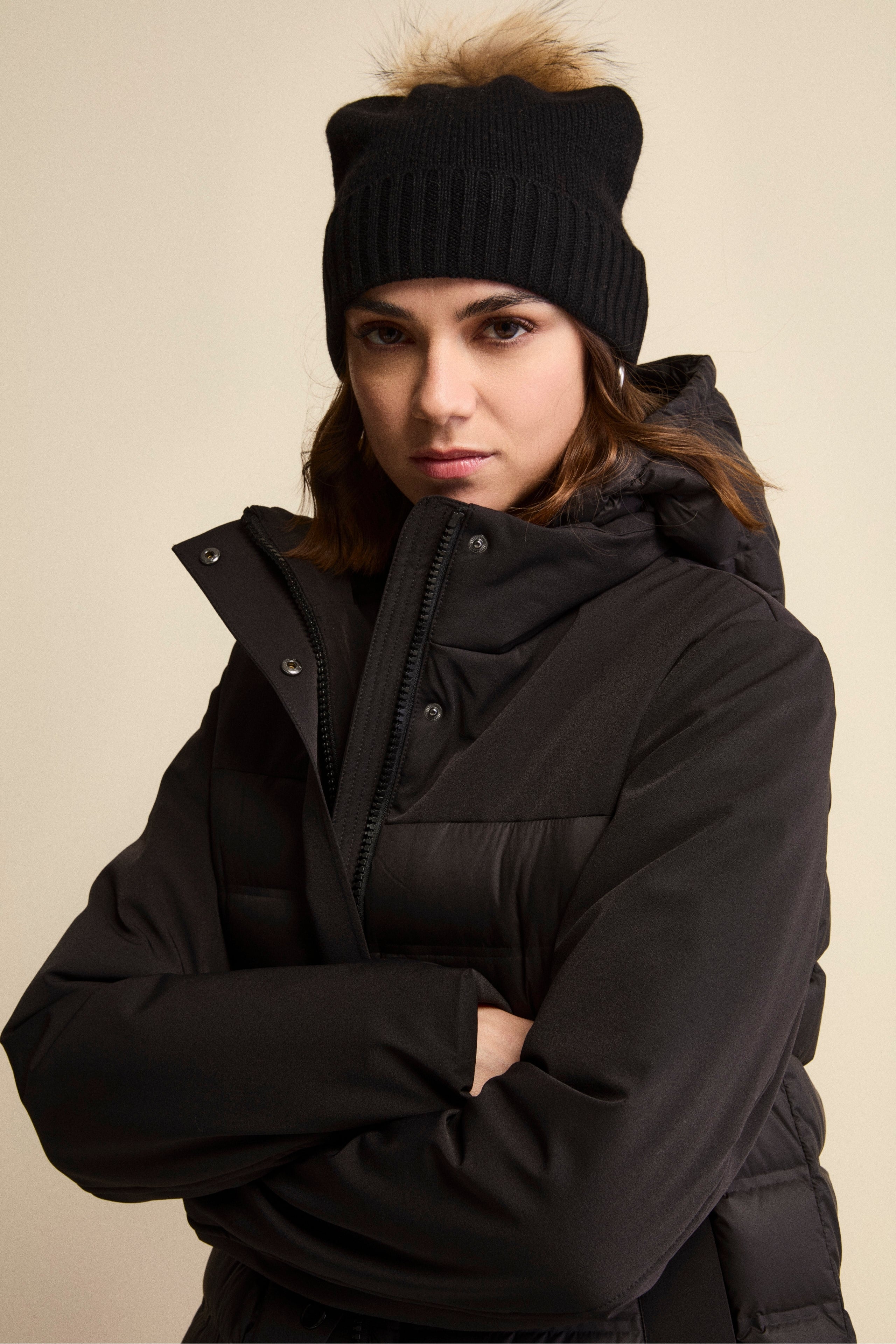 Cashmere Beanie with Pom-Pom - BLACK