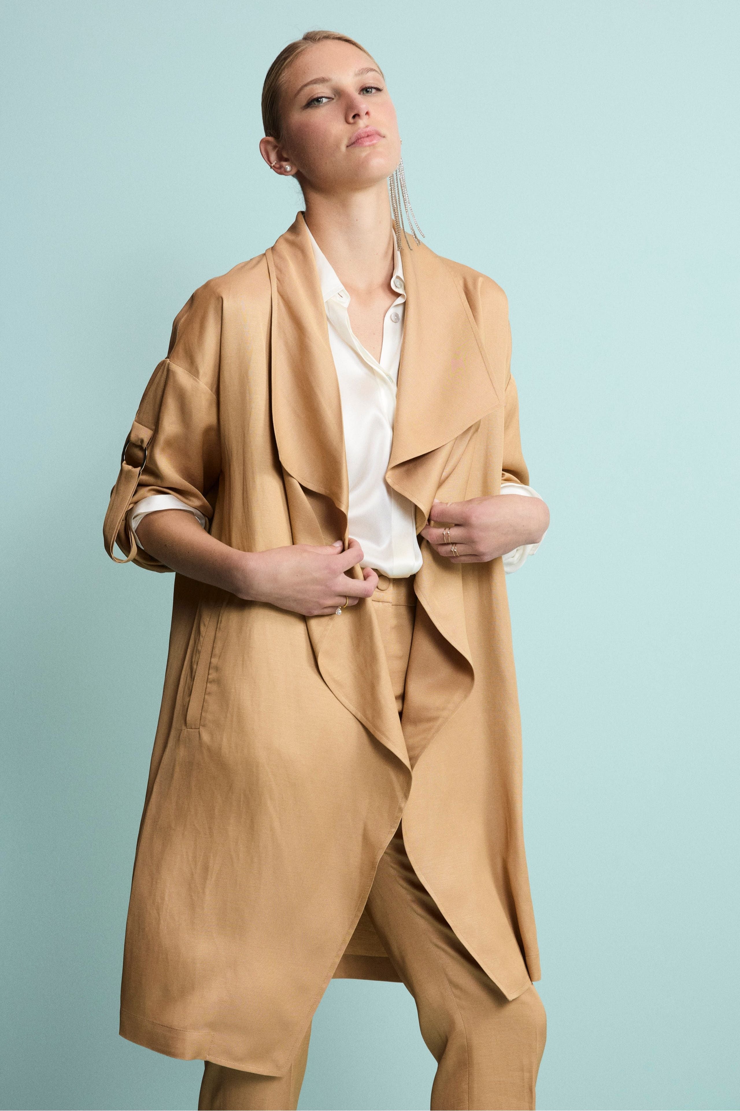 ✨良品✨YOKE DETACHABLE DUSTER COAT BEIGE M Elegant Duster Coat in Blended Linen - Gold