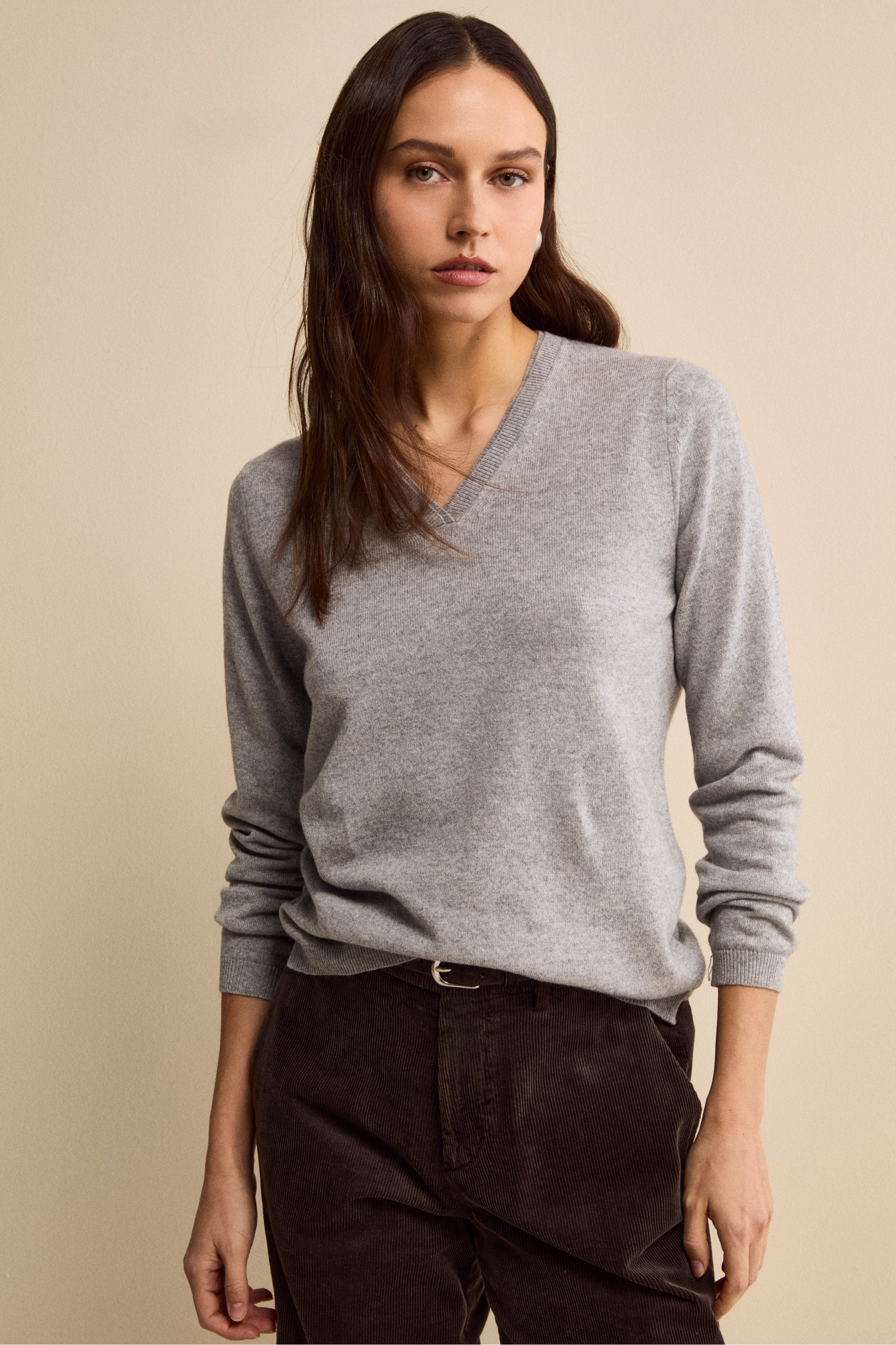 Silk and Cashmere V-Neck Pullover - Light grey