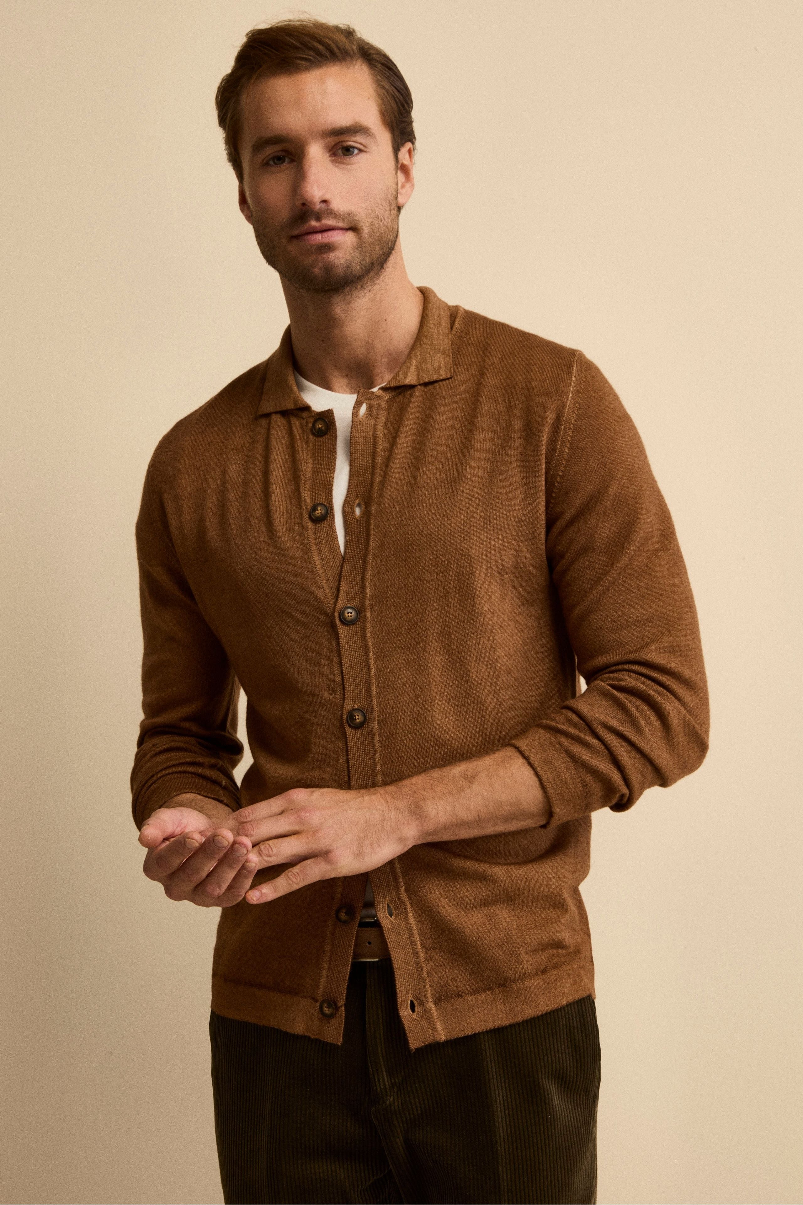 Regular Fit Cardigan in Merino Wool - Tobacco brown