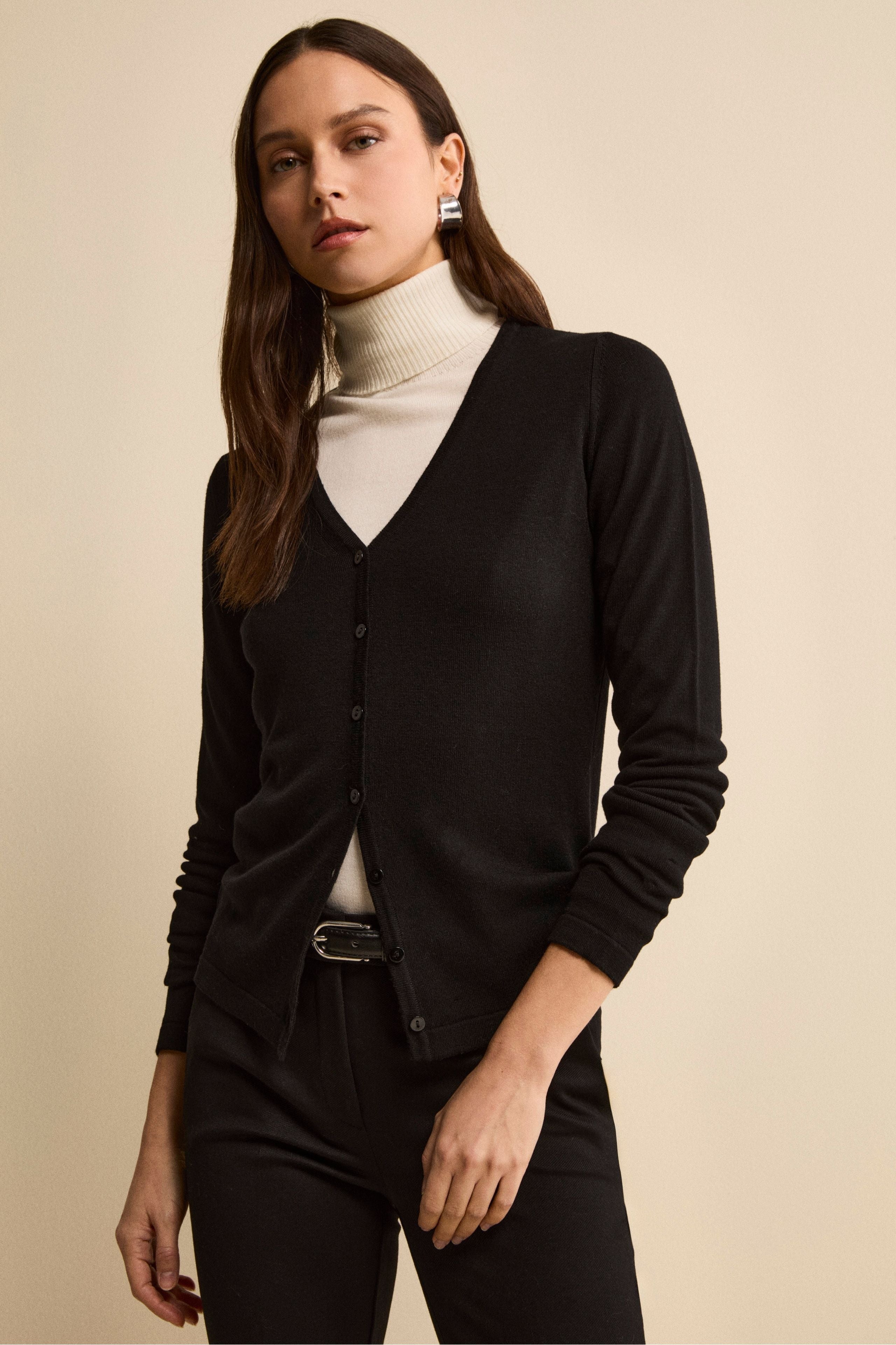 V-Neck Cardigan in Merino Wool - BLACK