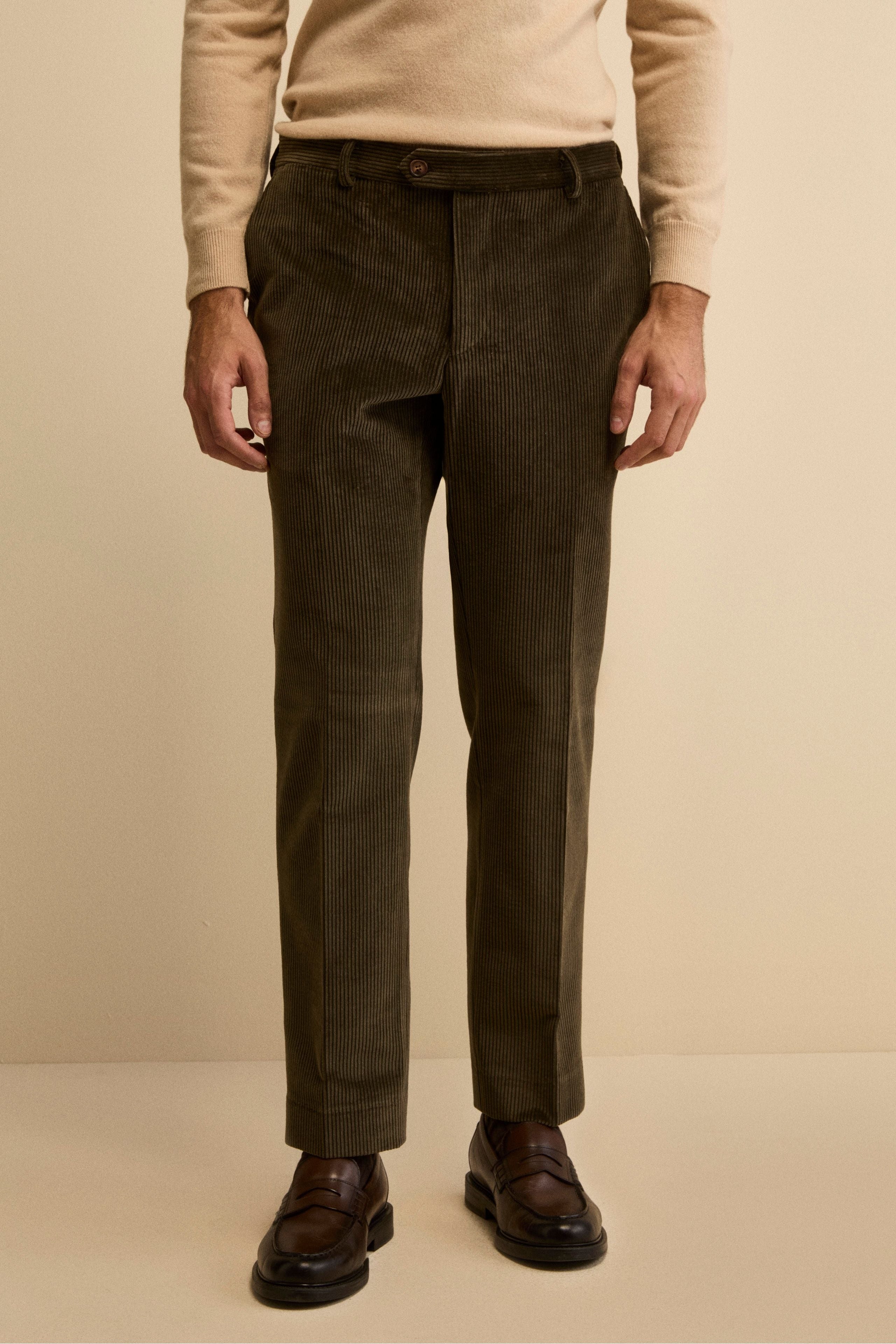 Chino Trousers in Velvet Comfort Fit - GREEN