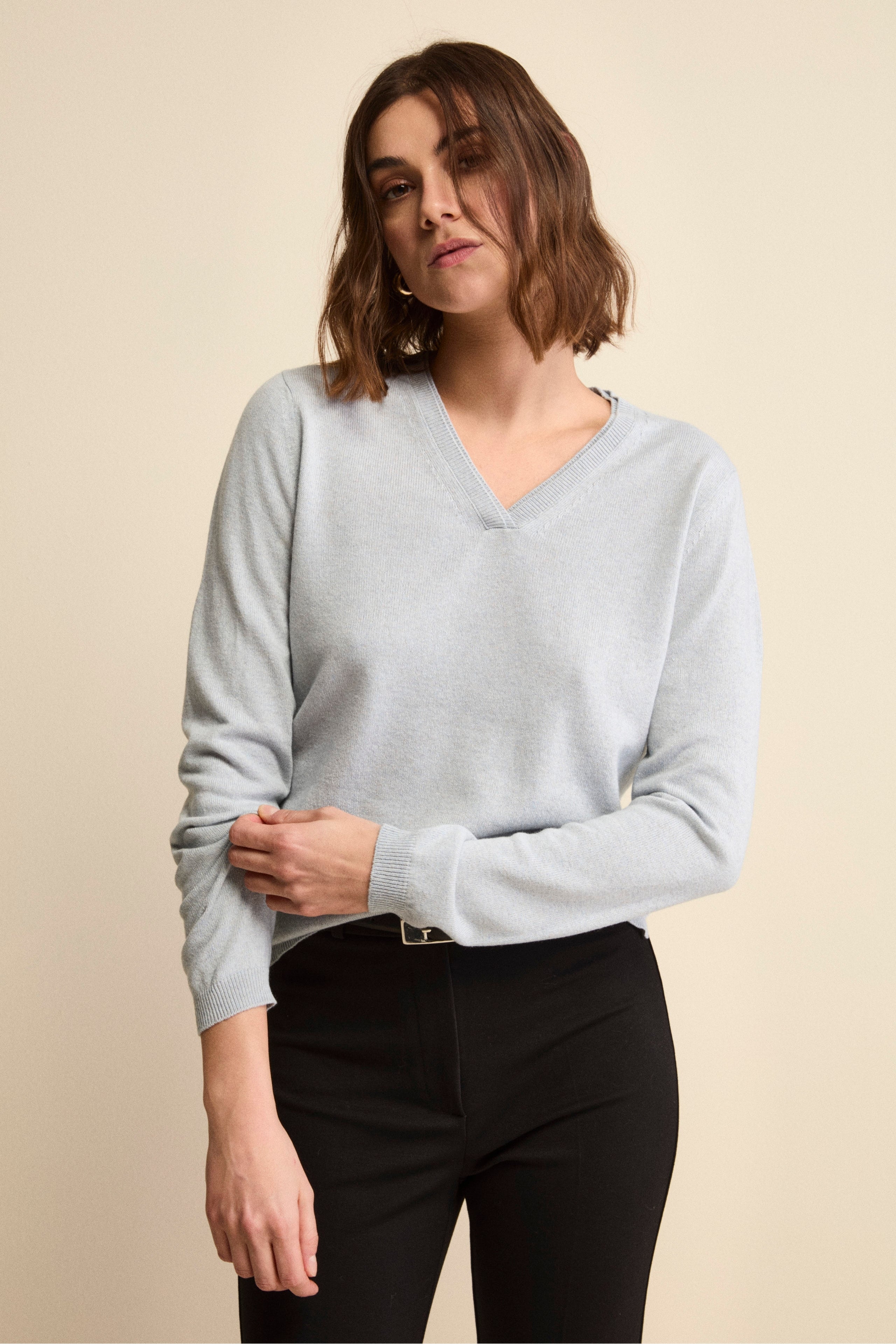 Silk and Cashmere V-Neck Pullover - Light blue