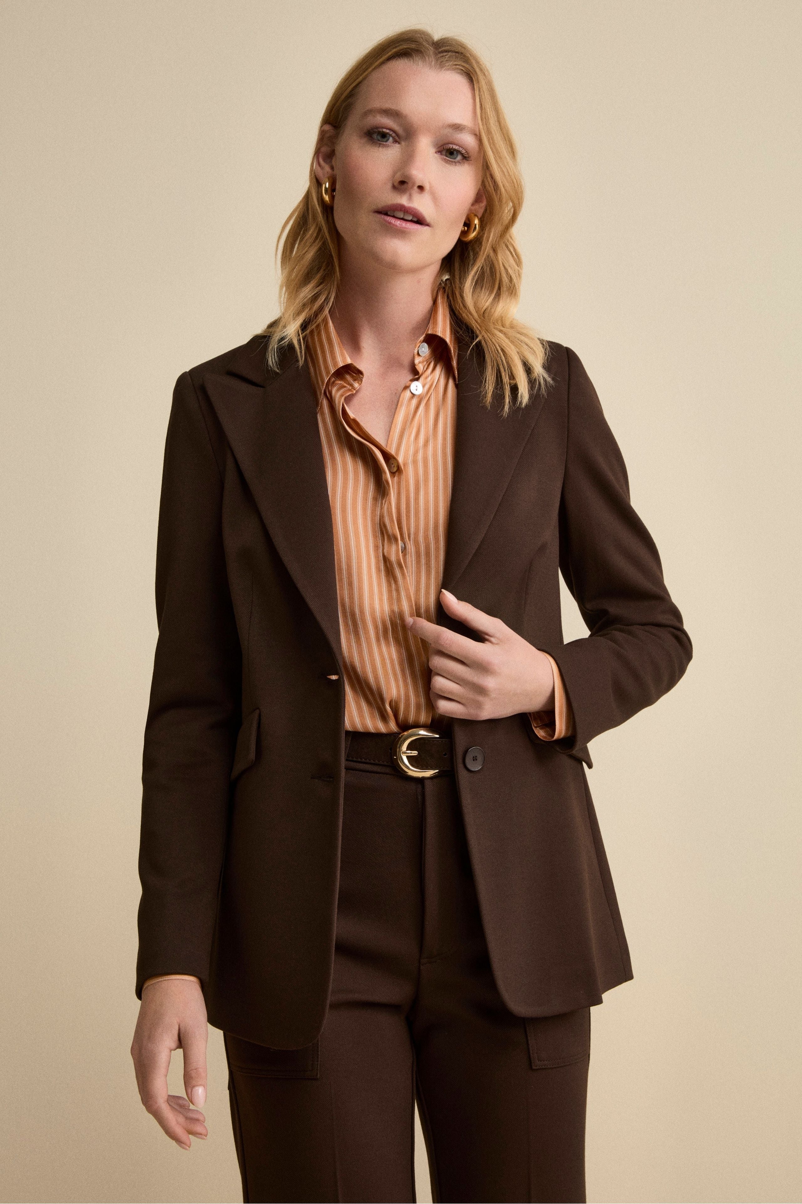 Elegant Long Jacket with Peak Lapels - Dark brown