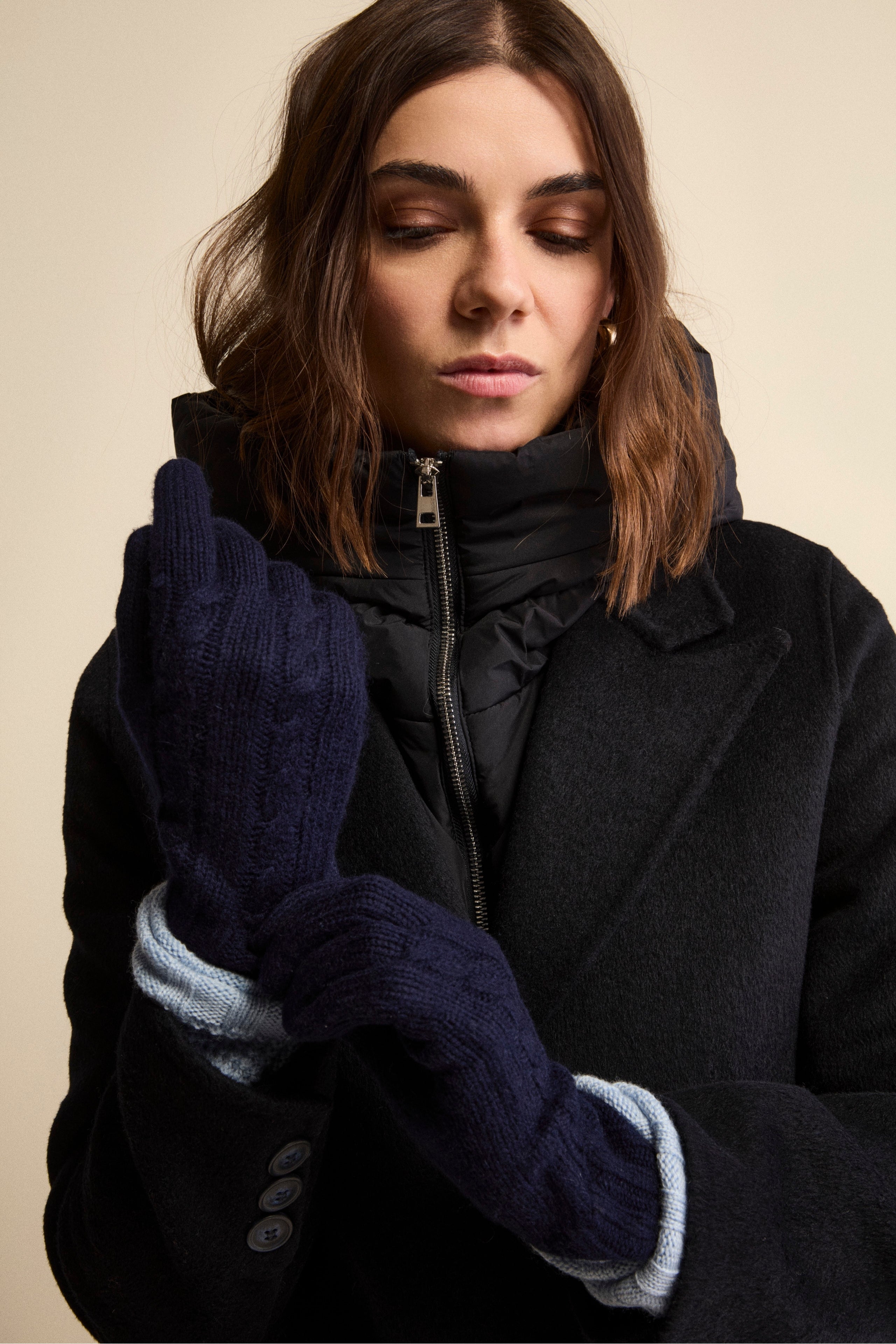 Cable Knit Gloves in Wool and Cashmere - -