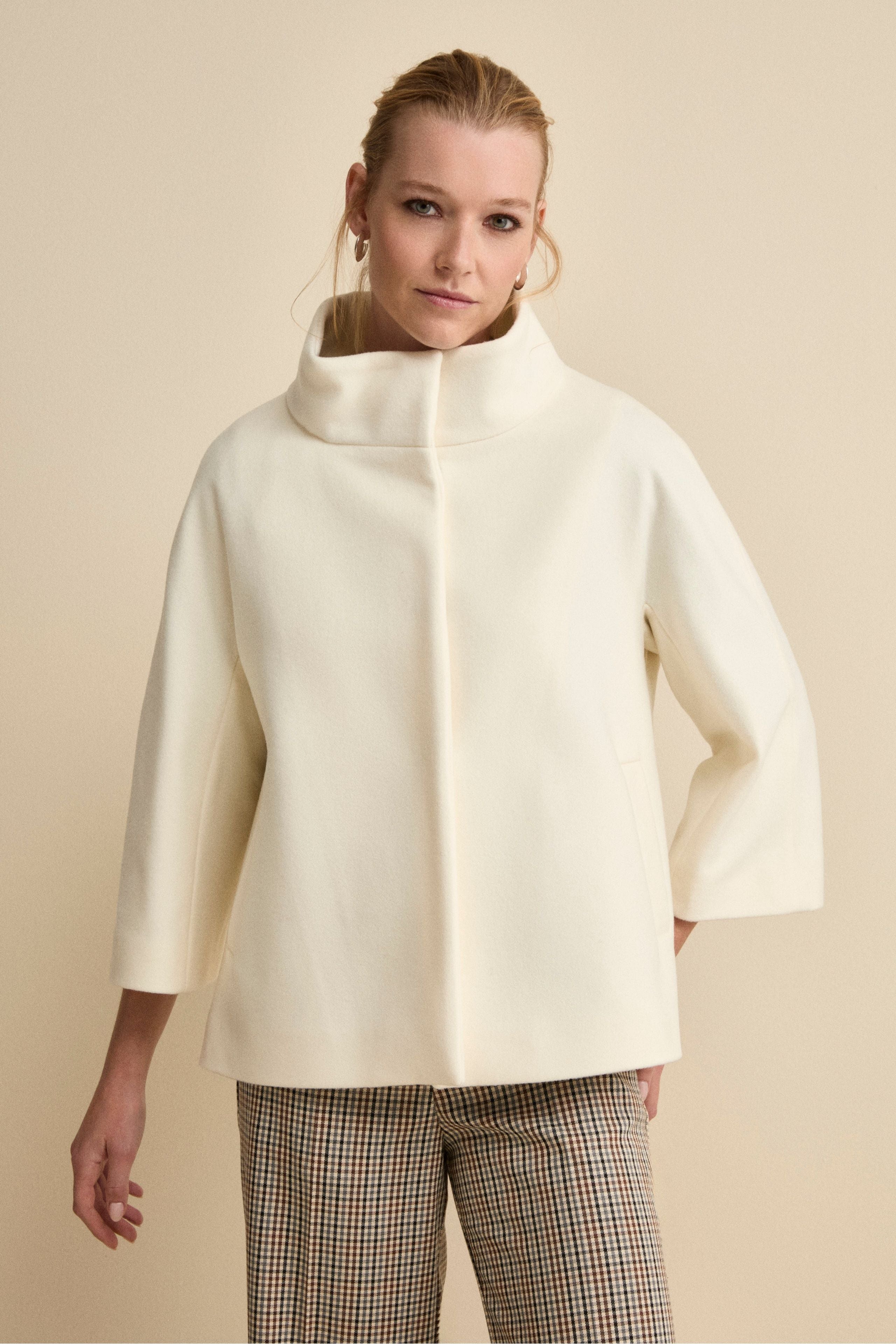 Short Oversized Coat in Wool and Cashmere Blend - WHITE