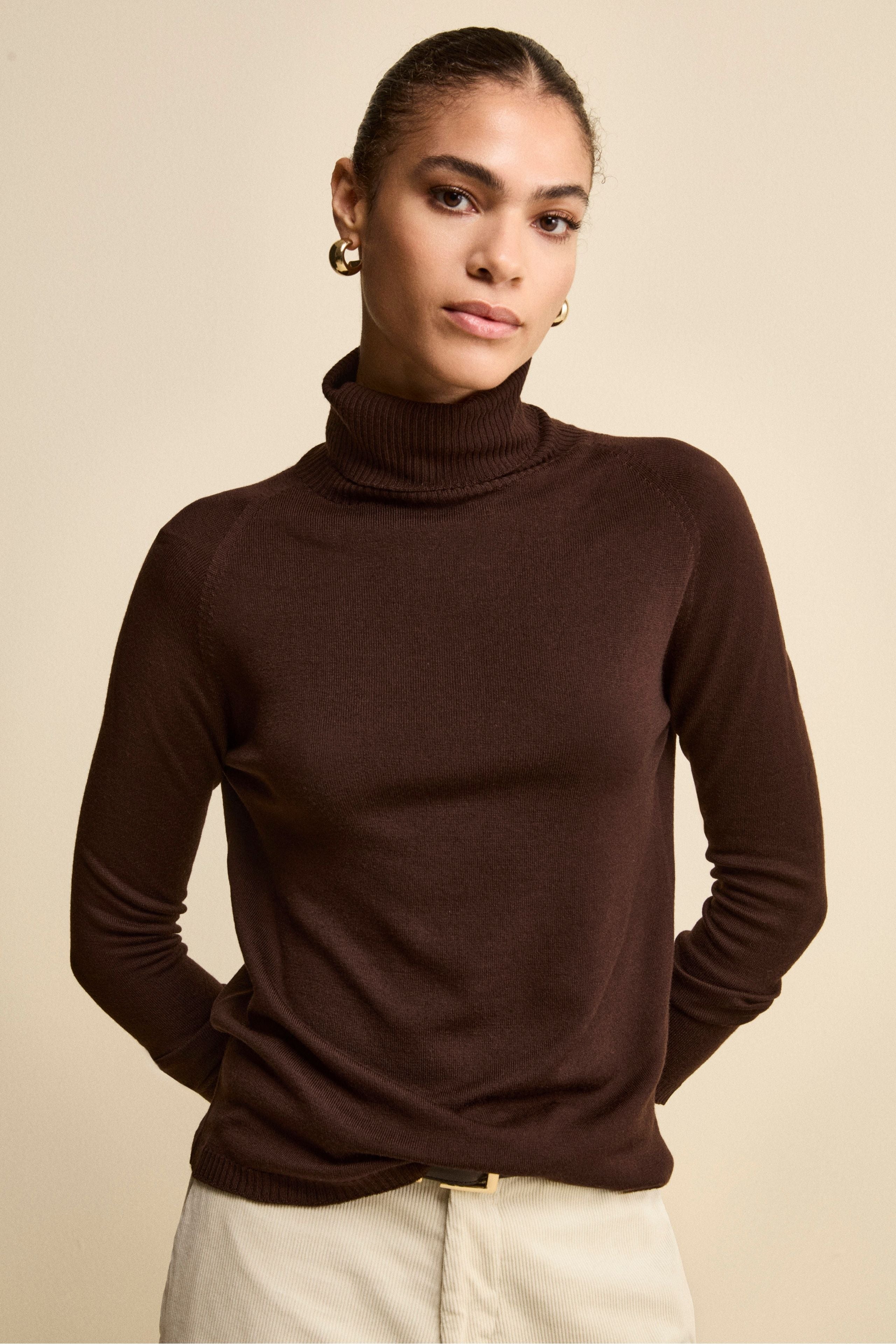 Raglan Turtleneck in Merino Wool - Dark brown