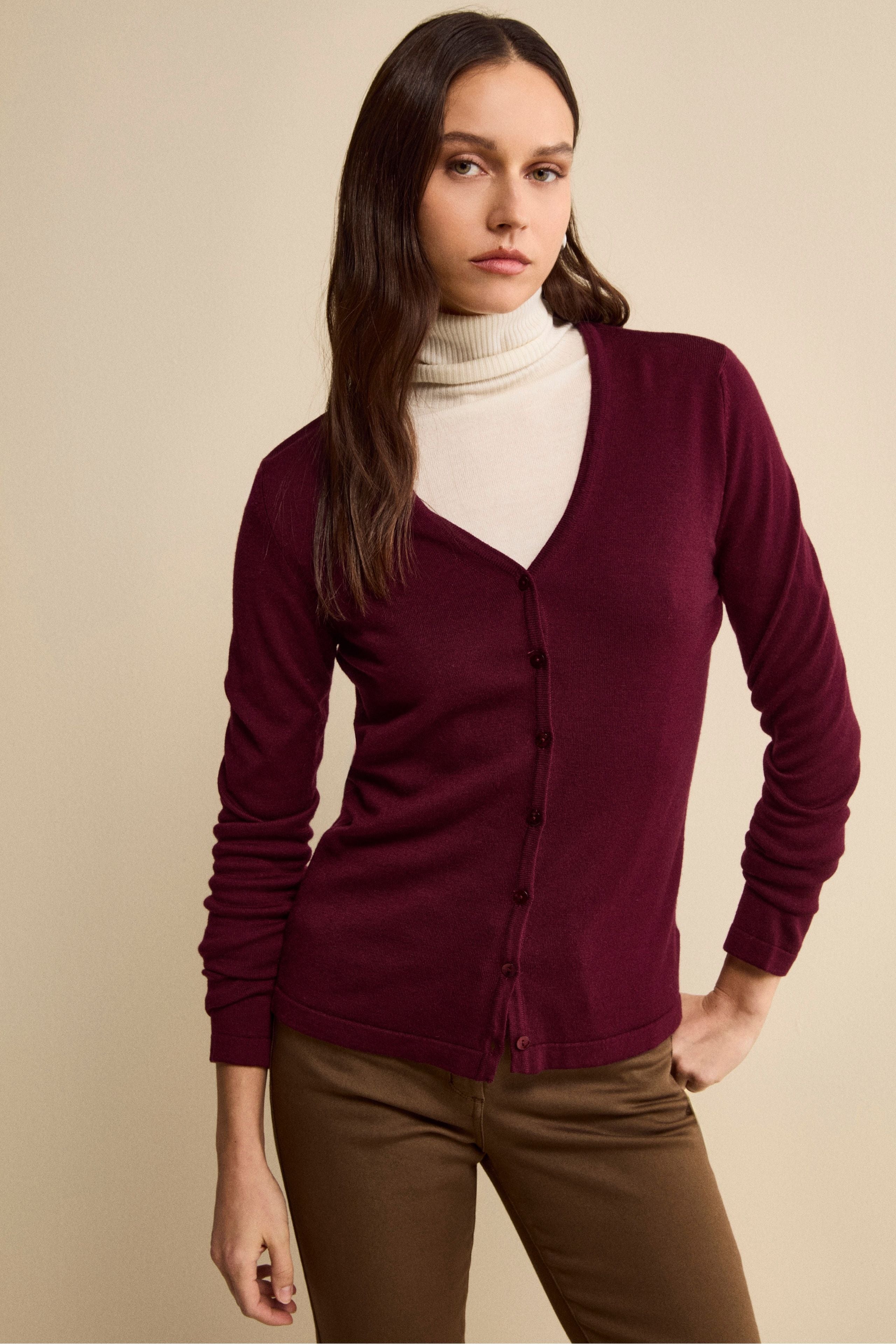 V-Neck Cardigan in Merino Wool - Burgundy