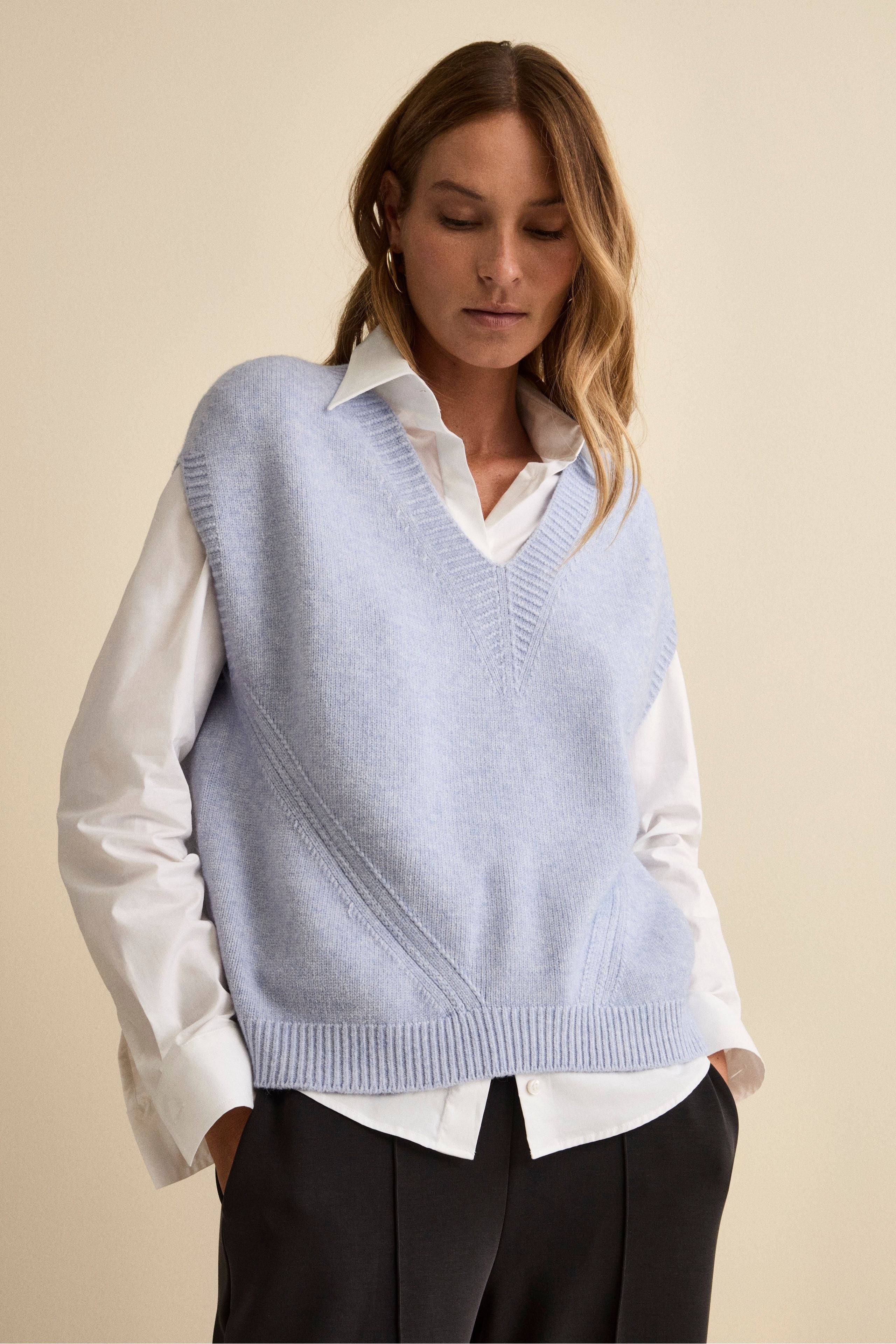 Oversized Knit Vest with V-Neck - Light blue