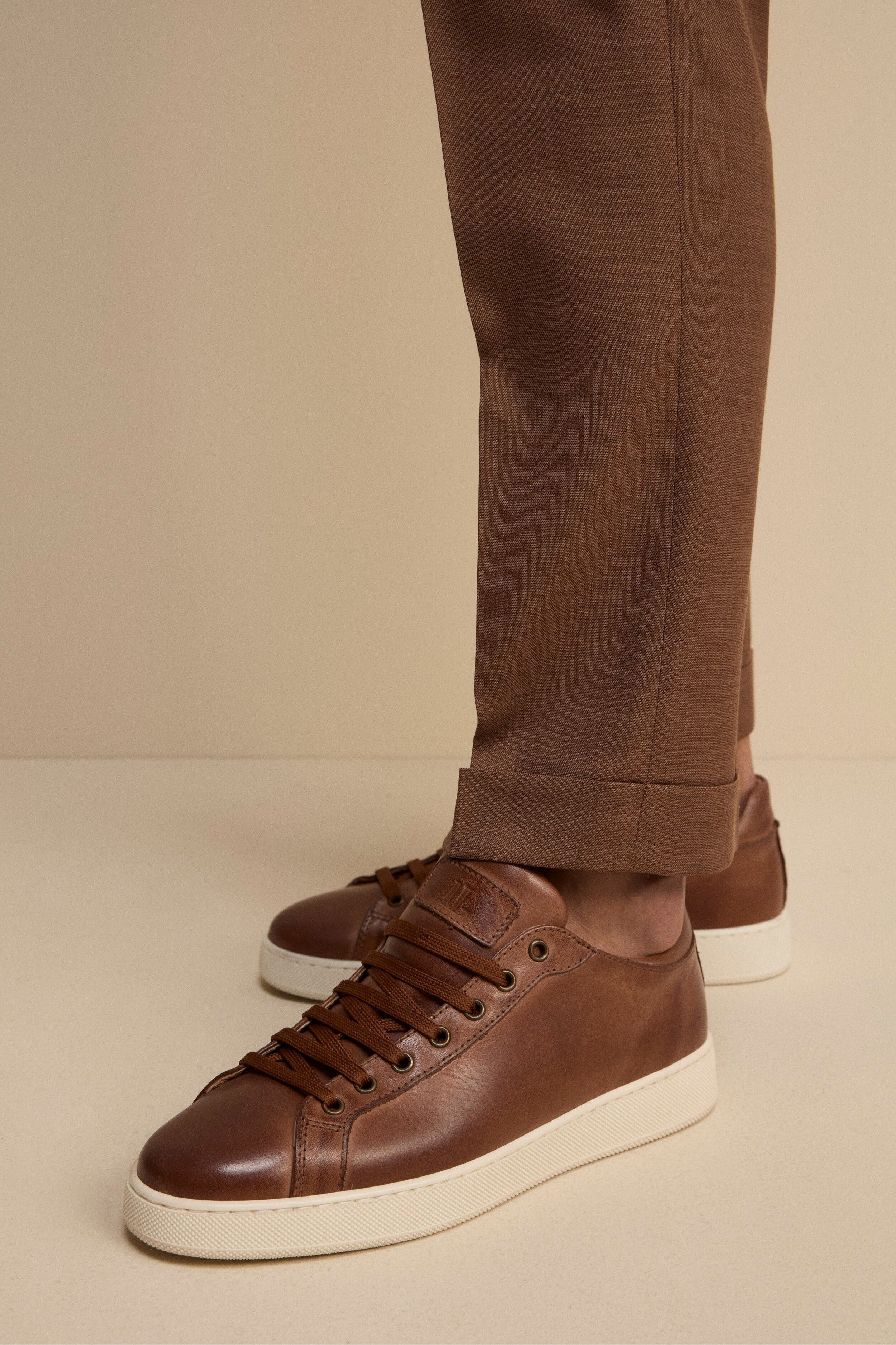 Sneakers in Pelle con suola a contrasto - MARRONE