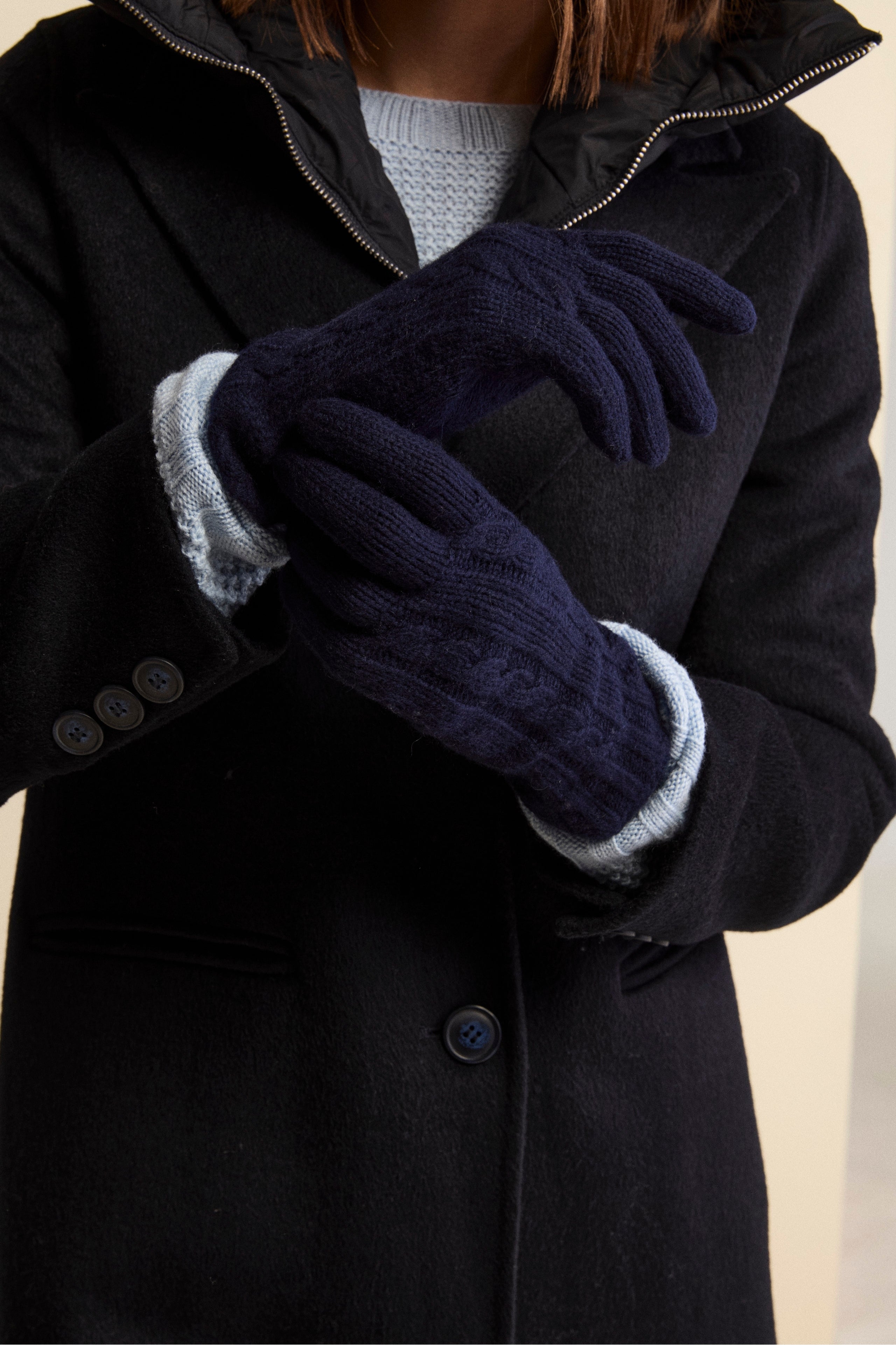 Cable Knit Gloves in Wool and Cashmere - -