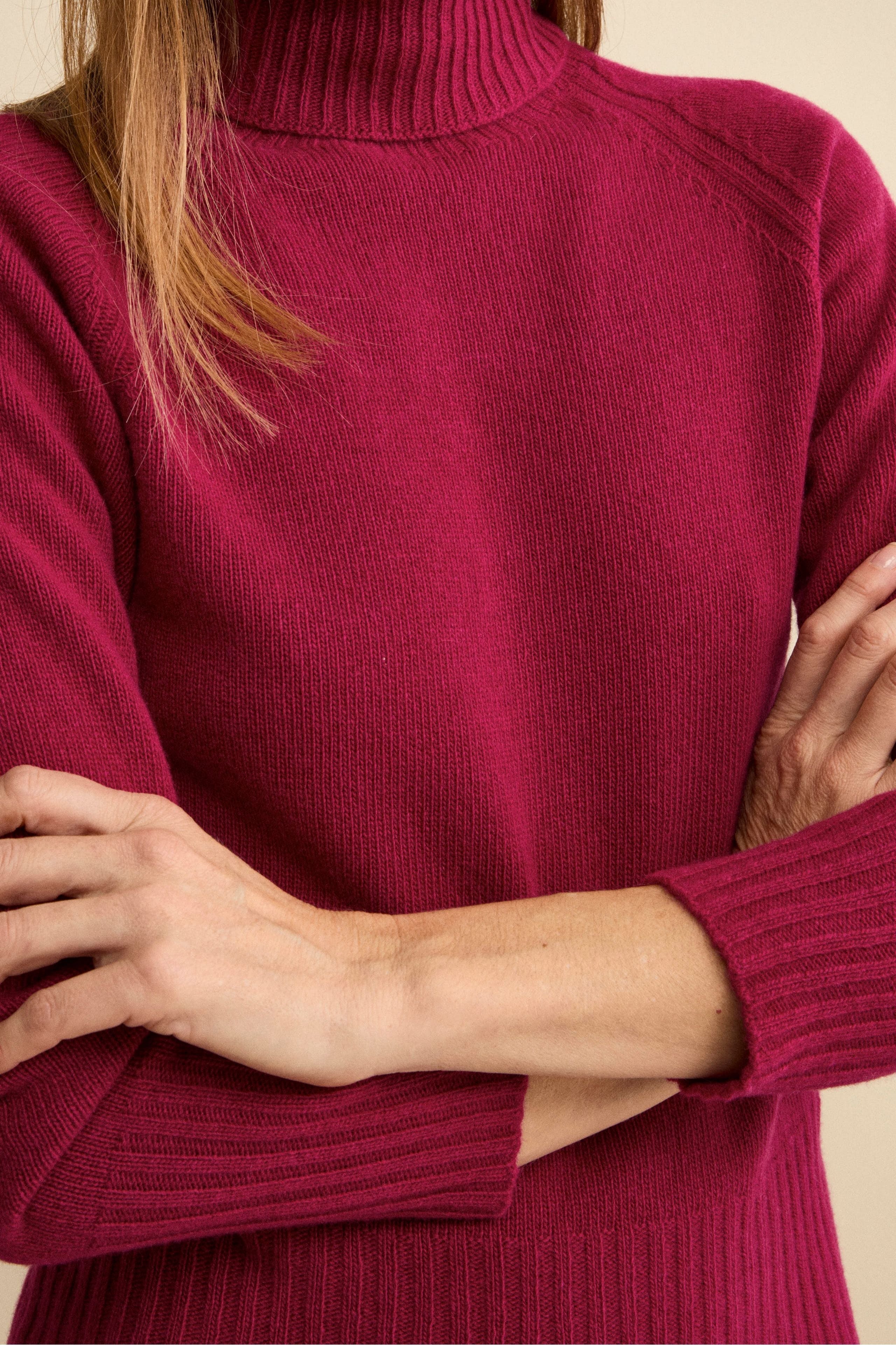 Raglan Turtleneck in Wool and Cashmere with Ribbed Neck - Cherry