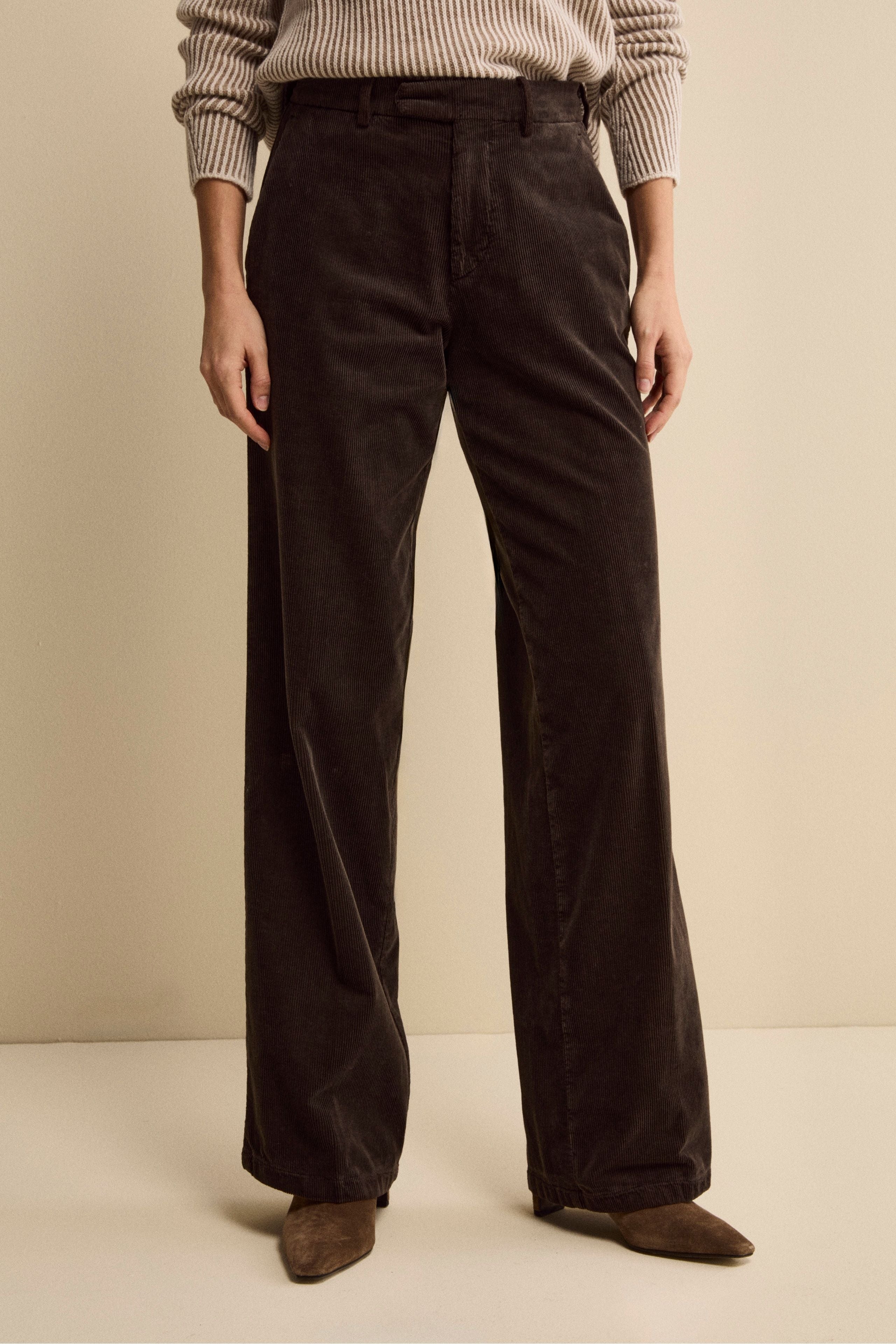 Wide-Leg Corduroy Trousers - brown