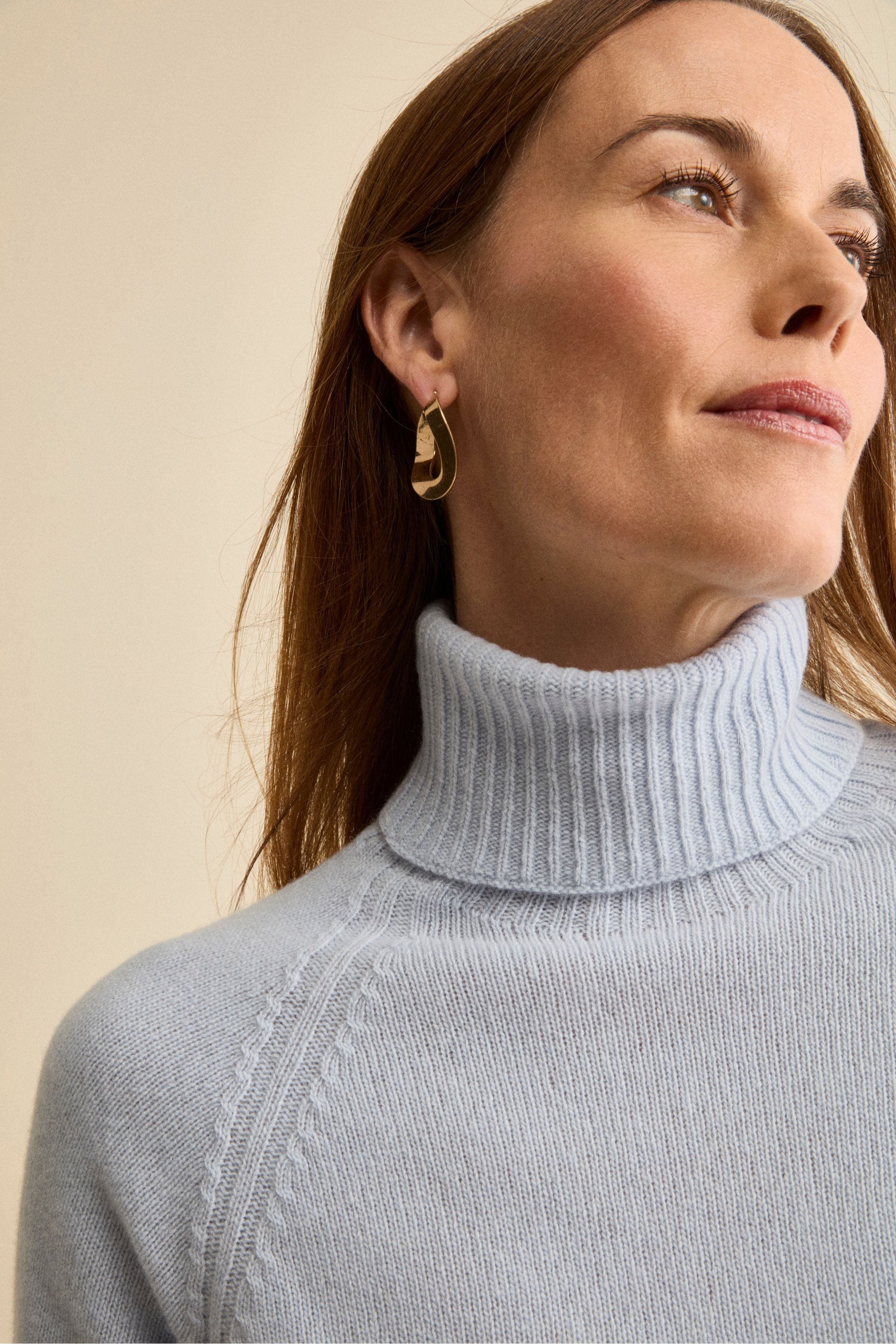 Raglan Turtleneck in Wool and Cashmere with Ribbed Neck - Light blue