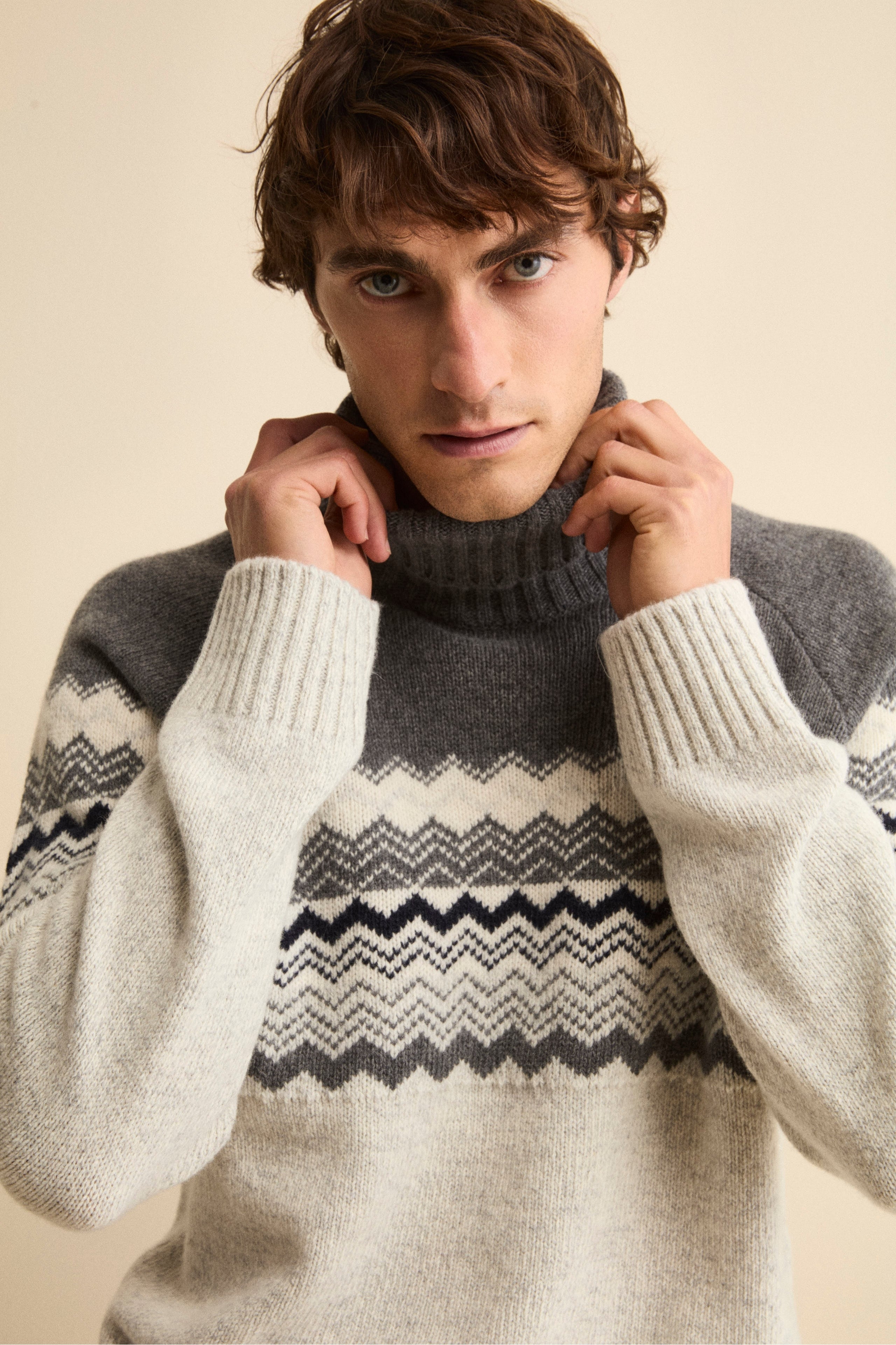 Jacquard Norwegian Turtleneck in Virgin Wool Blend - Light grey