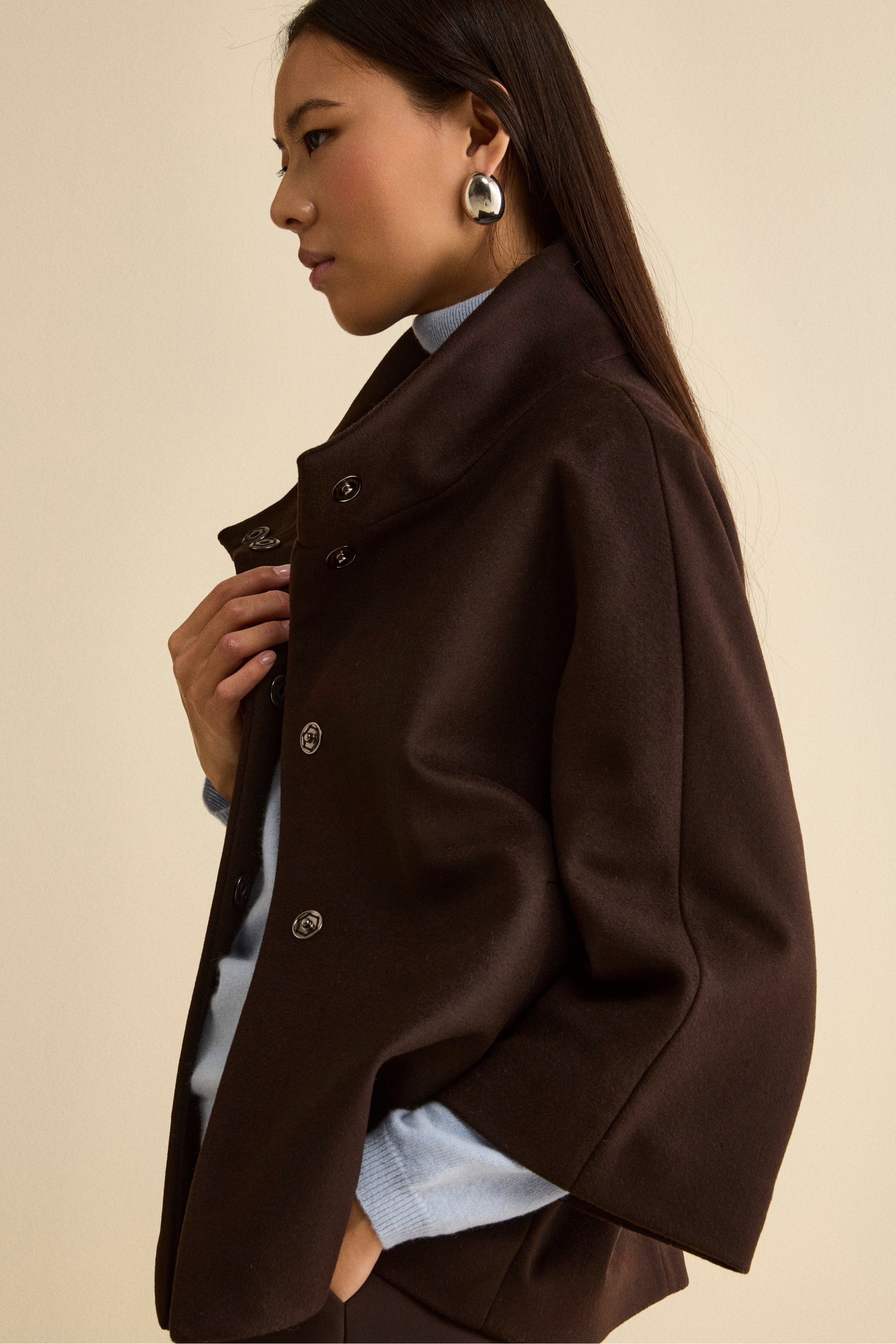 Short Oversized Coat in Wool and Cashmere Blend - Dark brown