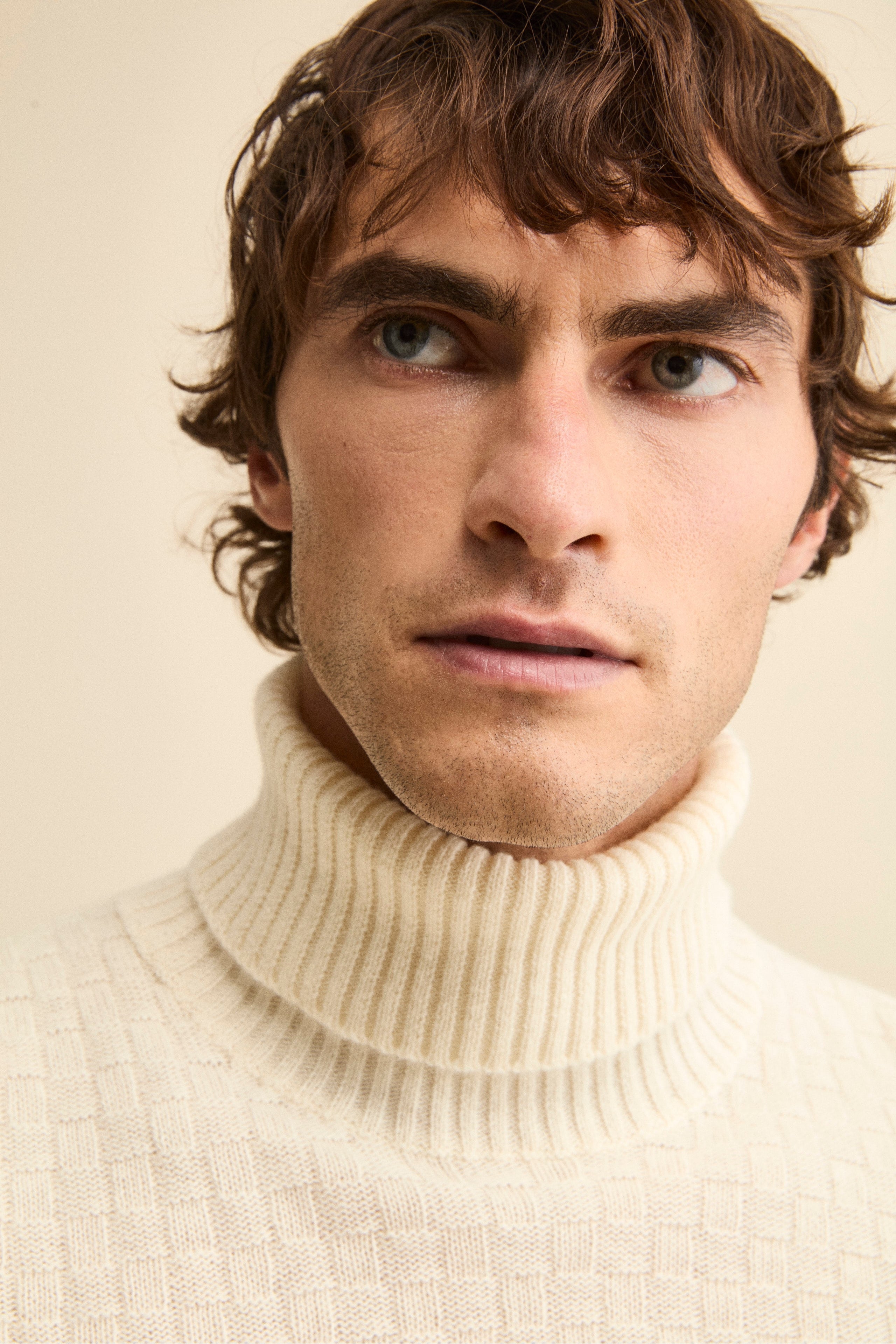 Cable-Knit Turtleneck in Virgin Wool - Cream white