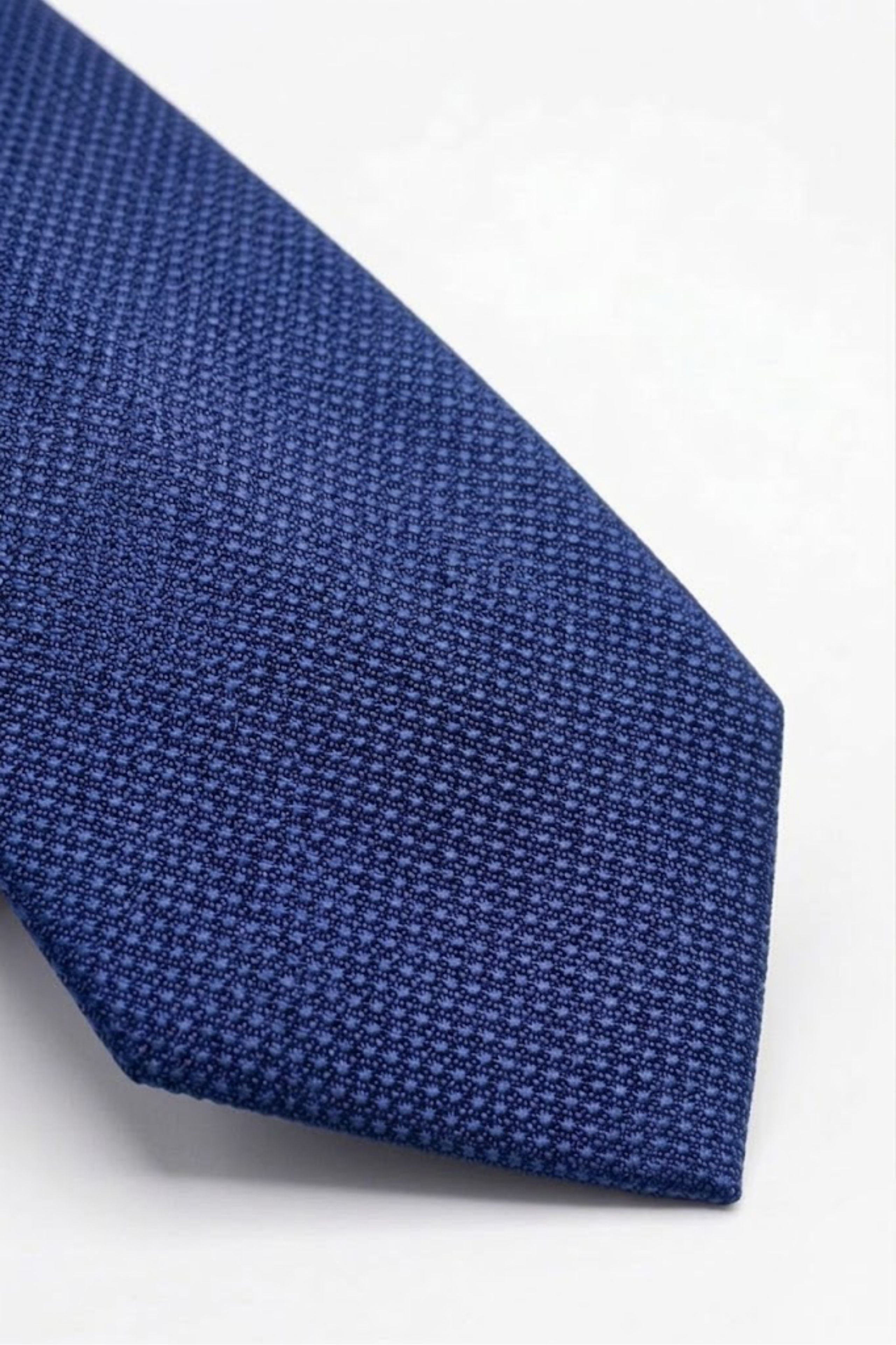 Elegante Bordeaux-Seidenkrawatte - Blaues Muster