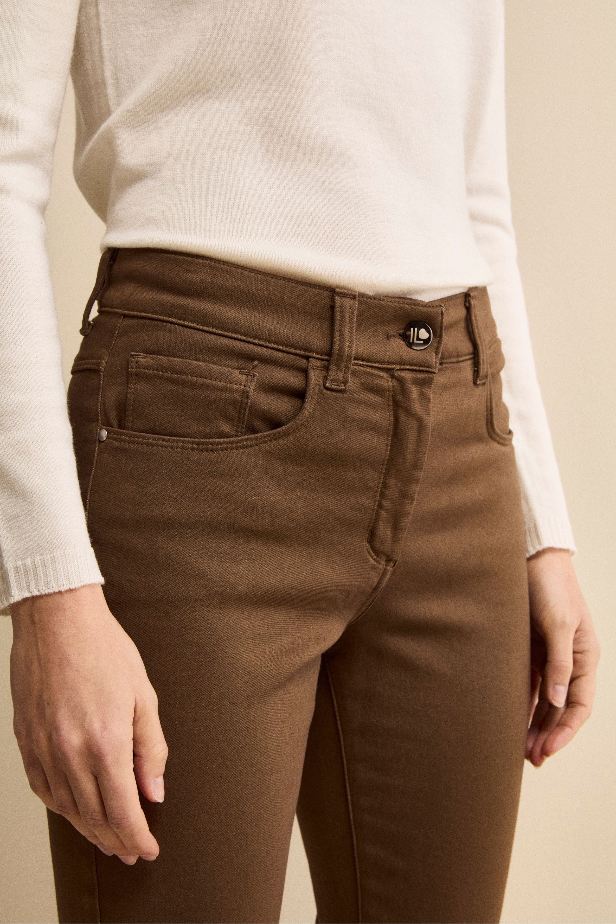 Pantalone Slim Fit in Misto Cotone - MARRONE