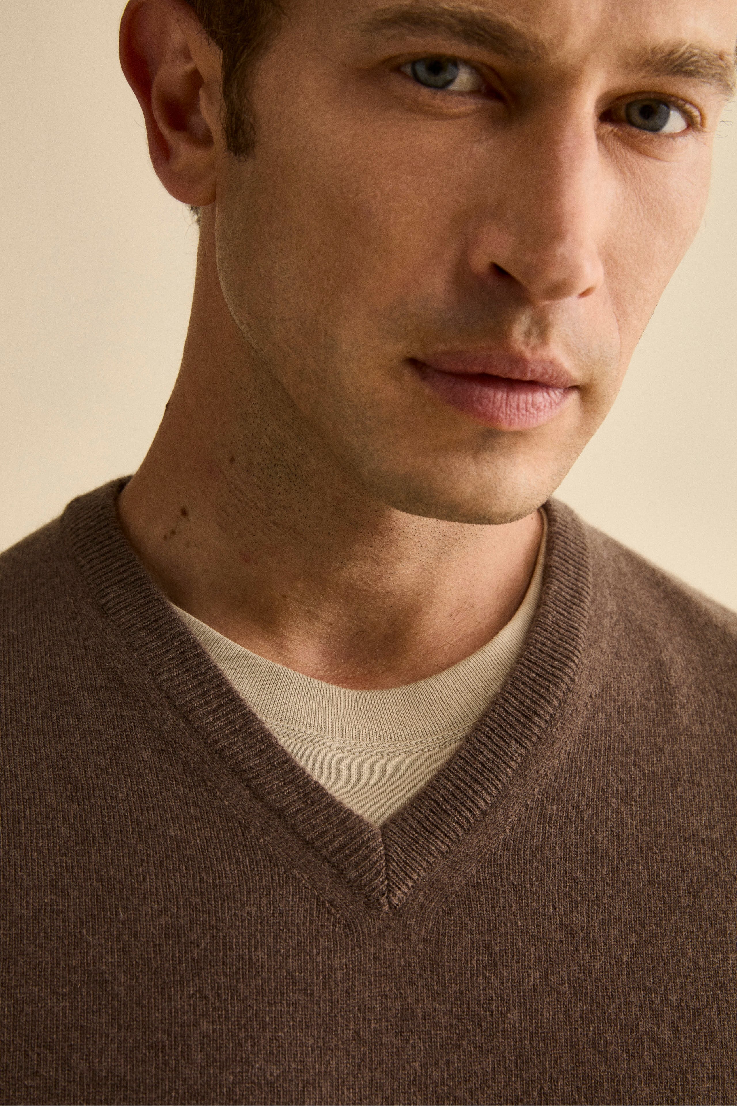 Wool V-neck sweater - CACAO BROWN