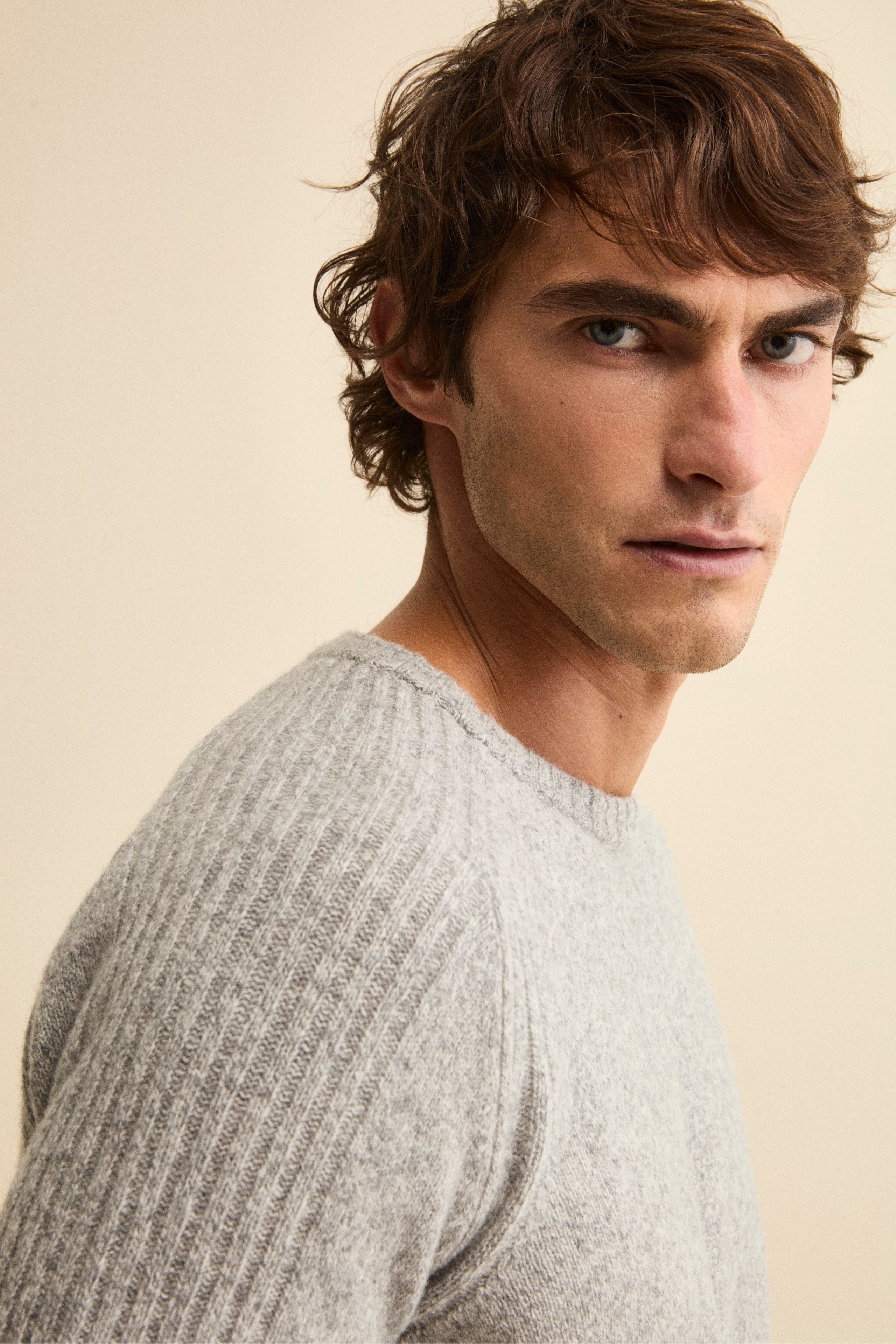 Ribbed Raglan Crewneck in Virgin Wool Blend - GREY