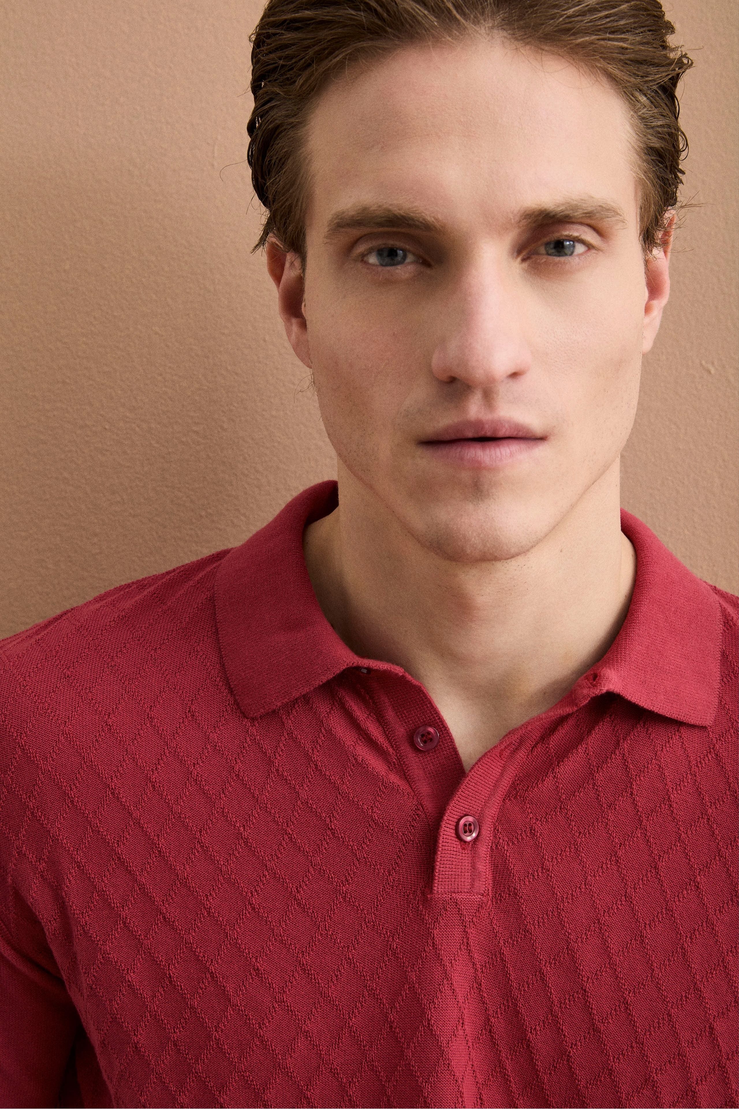 Herren Kurzarm-Polo mit Rautenmuster aus Baumwoll-Crêpe - GERANIENROT