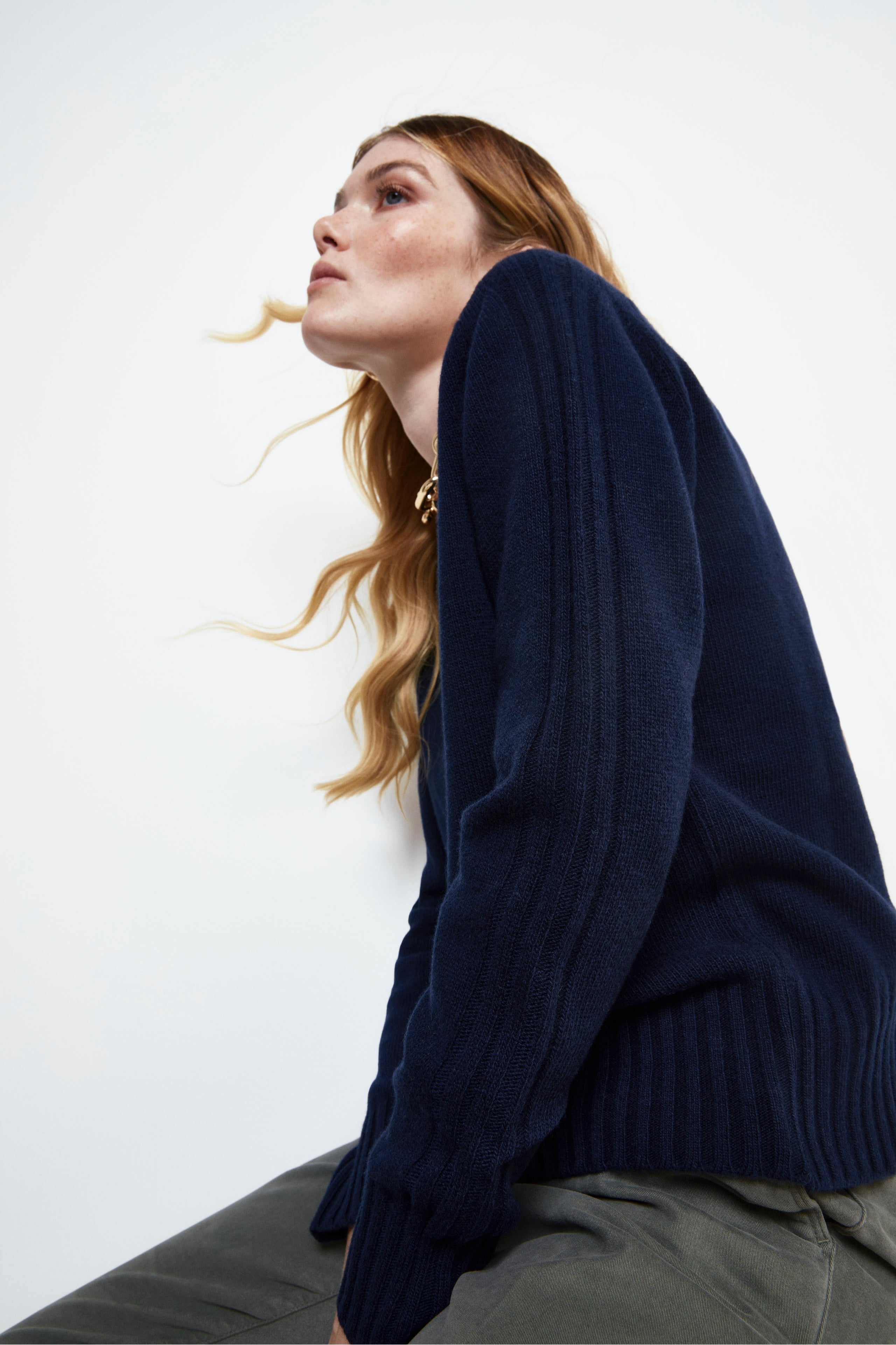 Maglia in lana e cashmere con scollo a barca - BLU