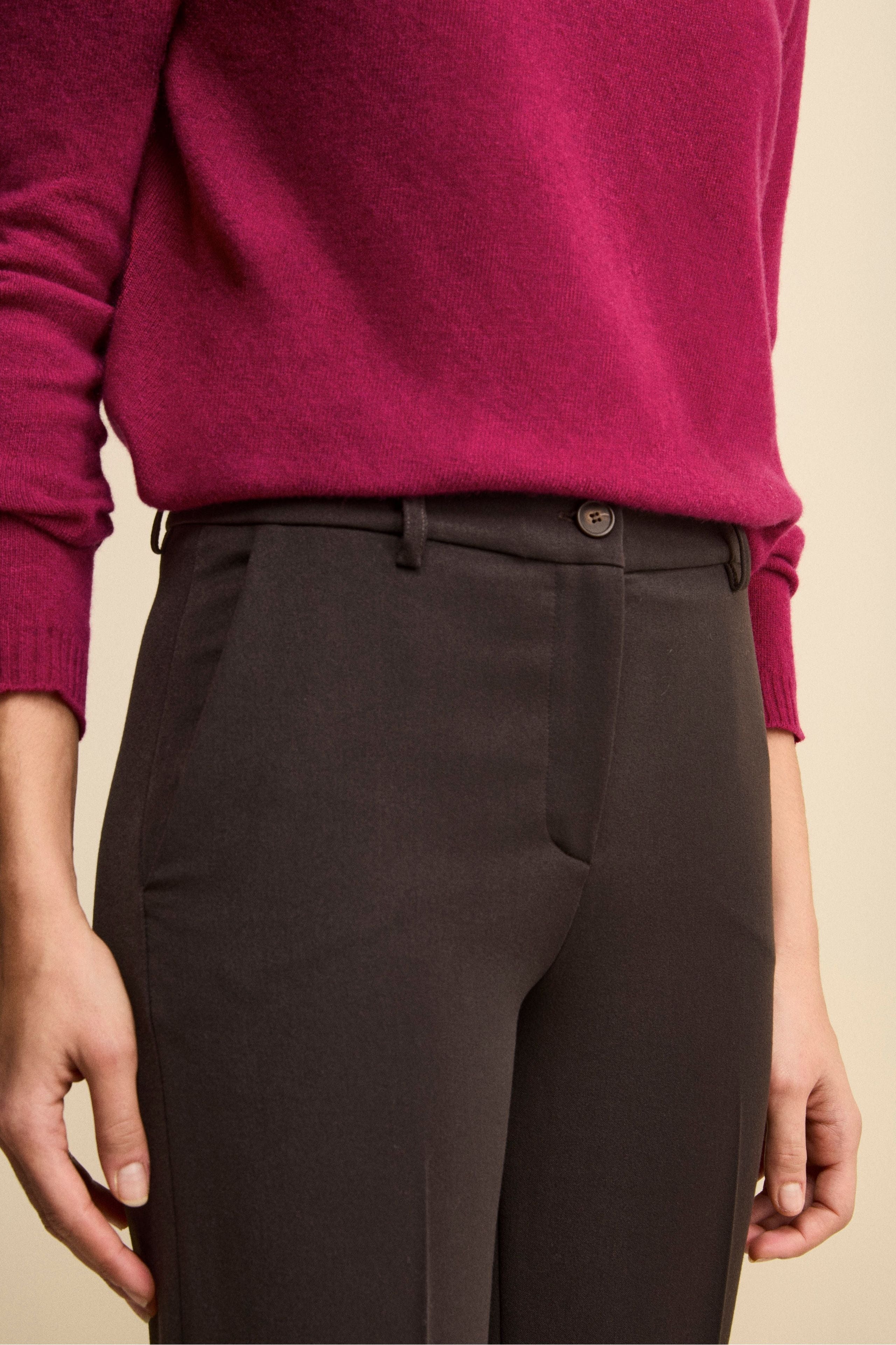 Cigarette Trousers with Pleats and Cuffs - Dark brown