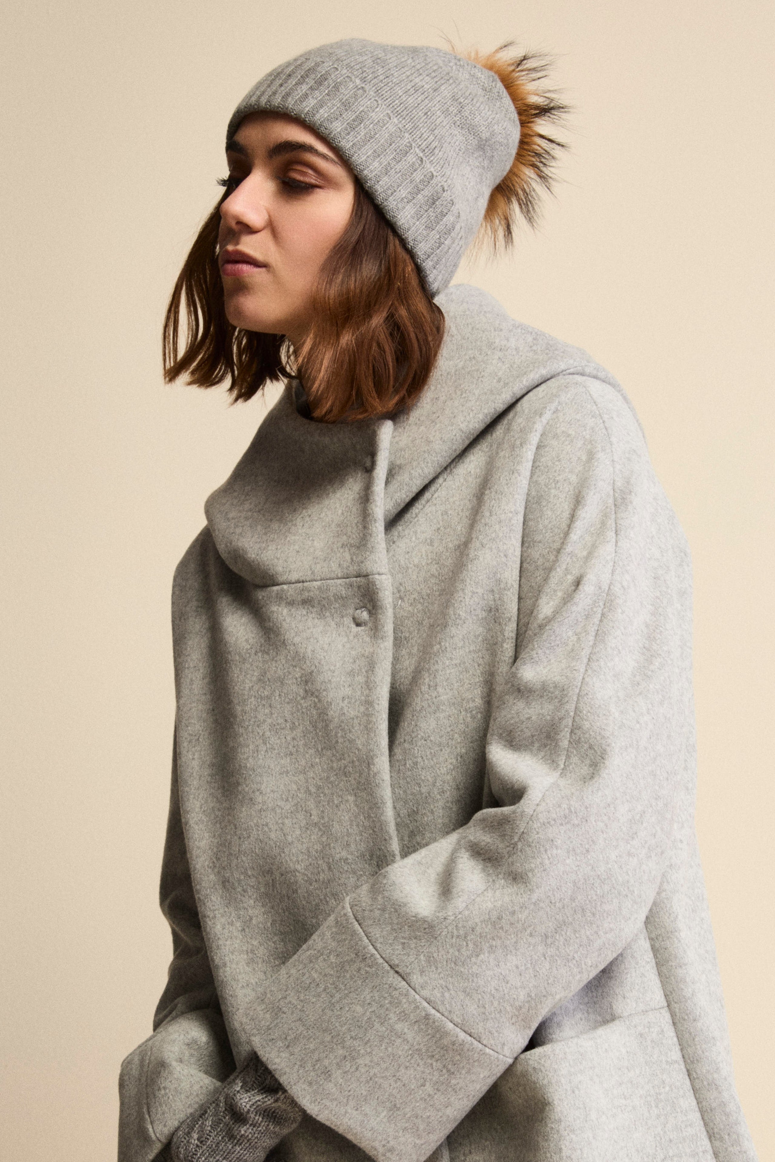 Cashmere Beanie with Pom-Pom - LIGHT GREY