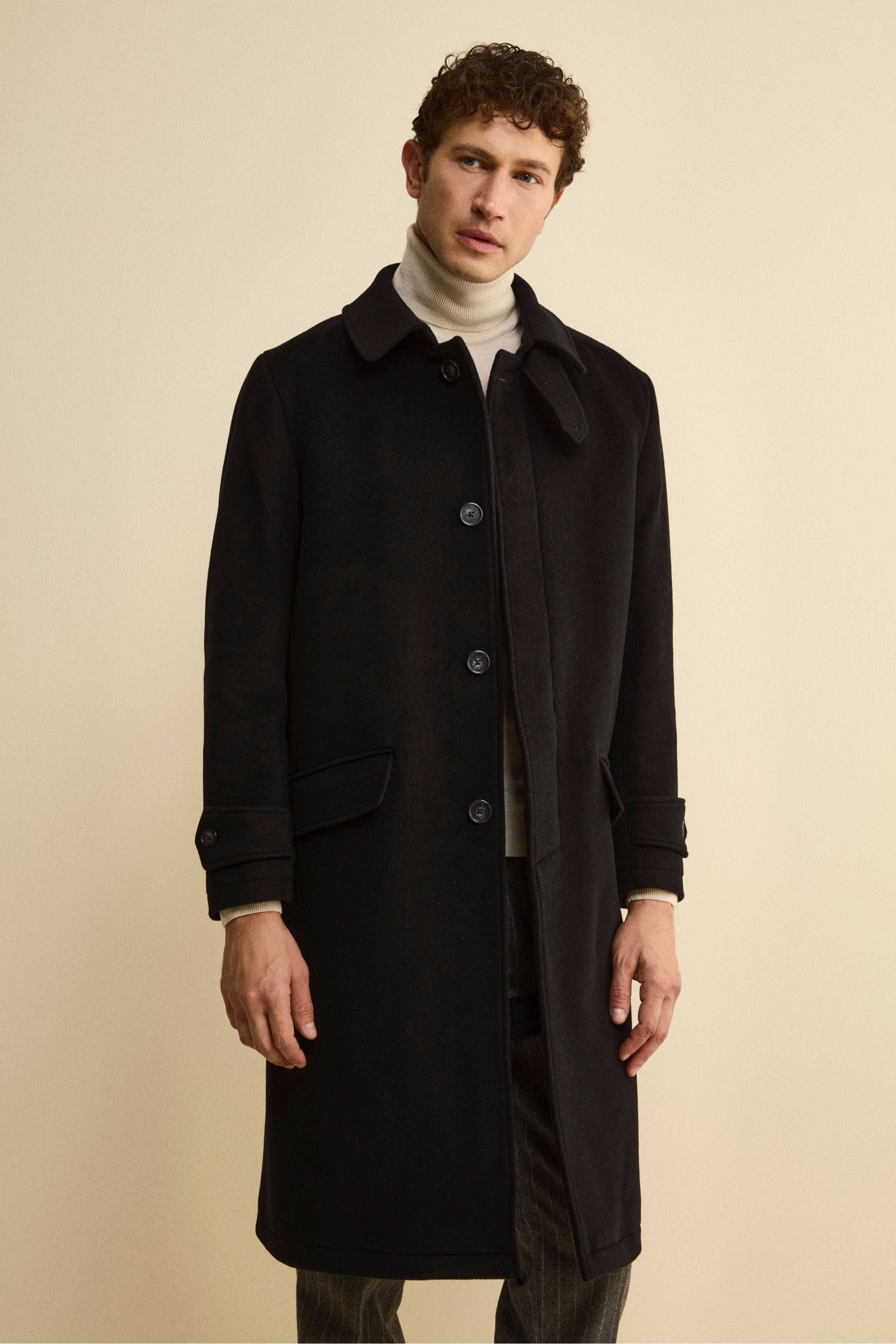 Long Lined Coat in Wool and Cashmere - BLACK