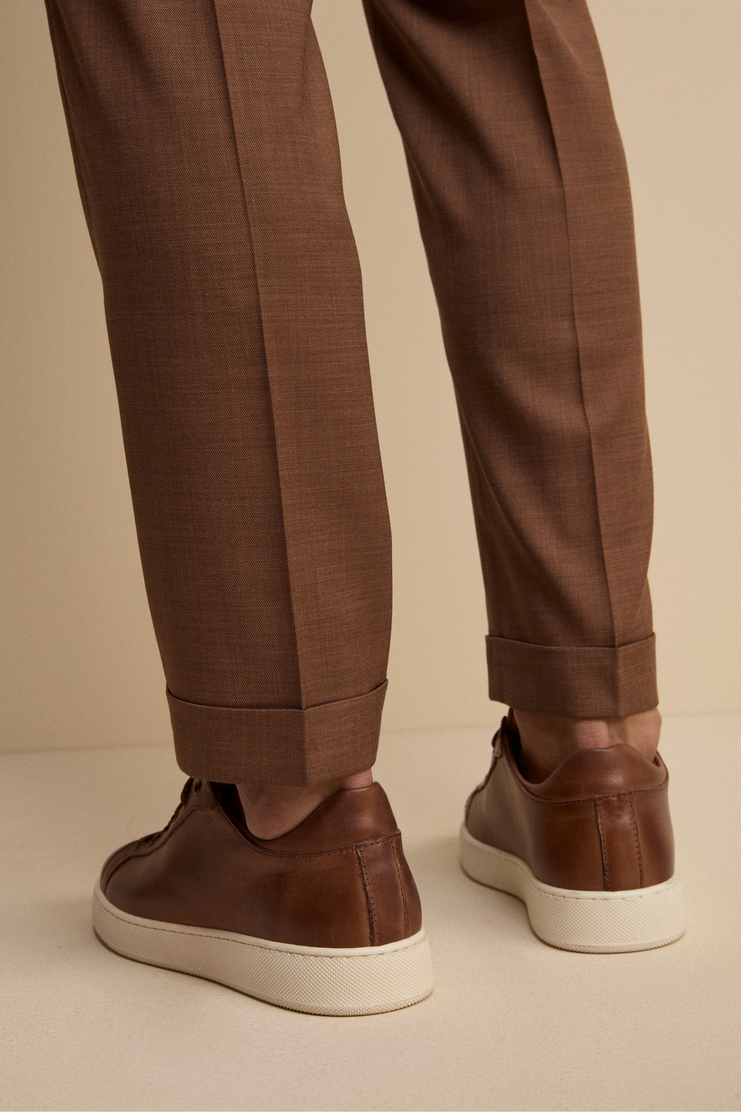 Sneakers in Pelle con suola a contrasto - MARRONE