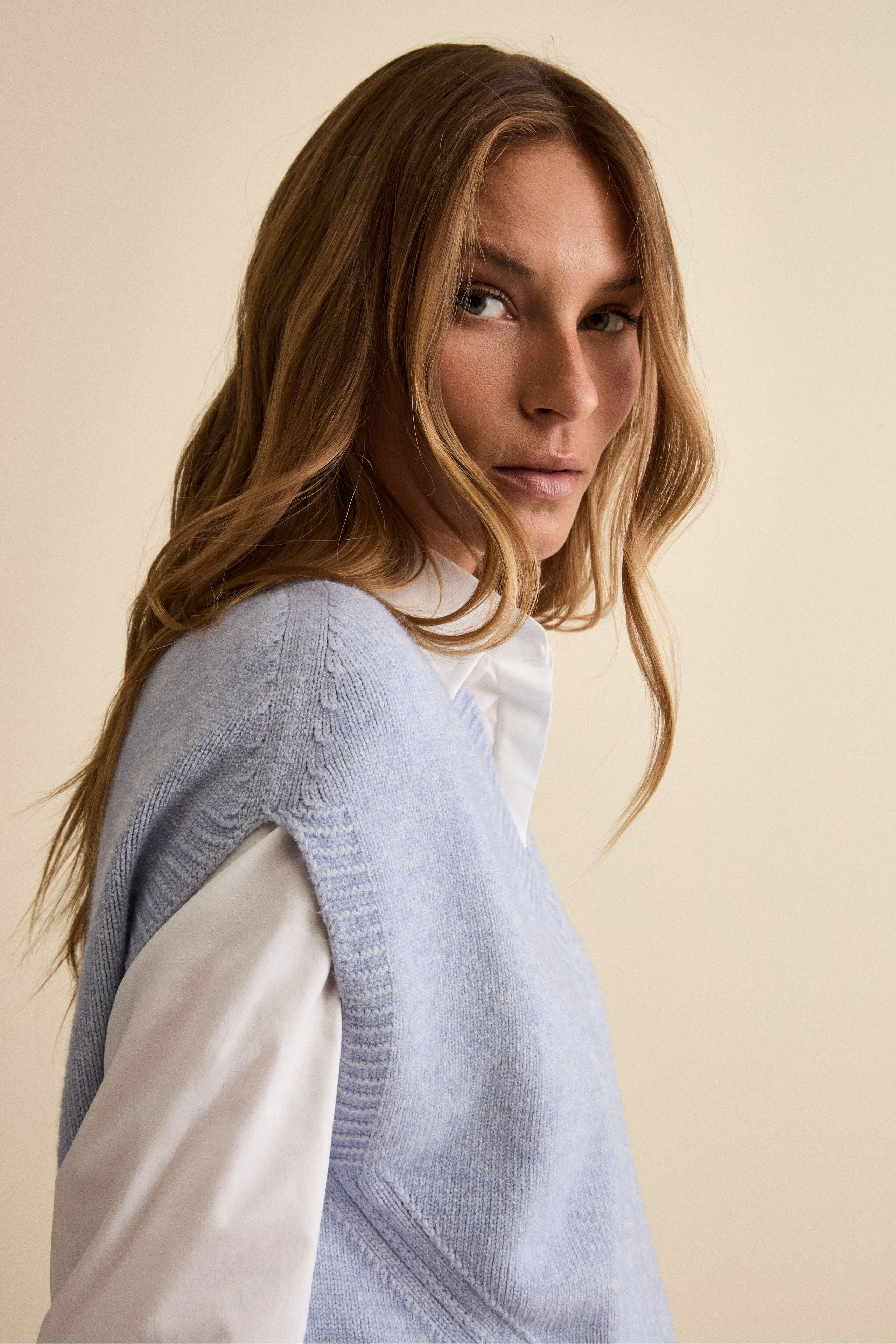 Oversized Knit Vest with V-Neck - Light blue