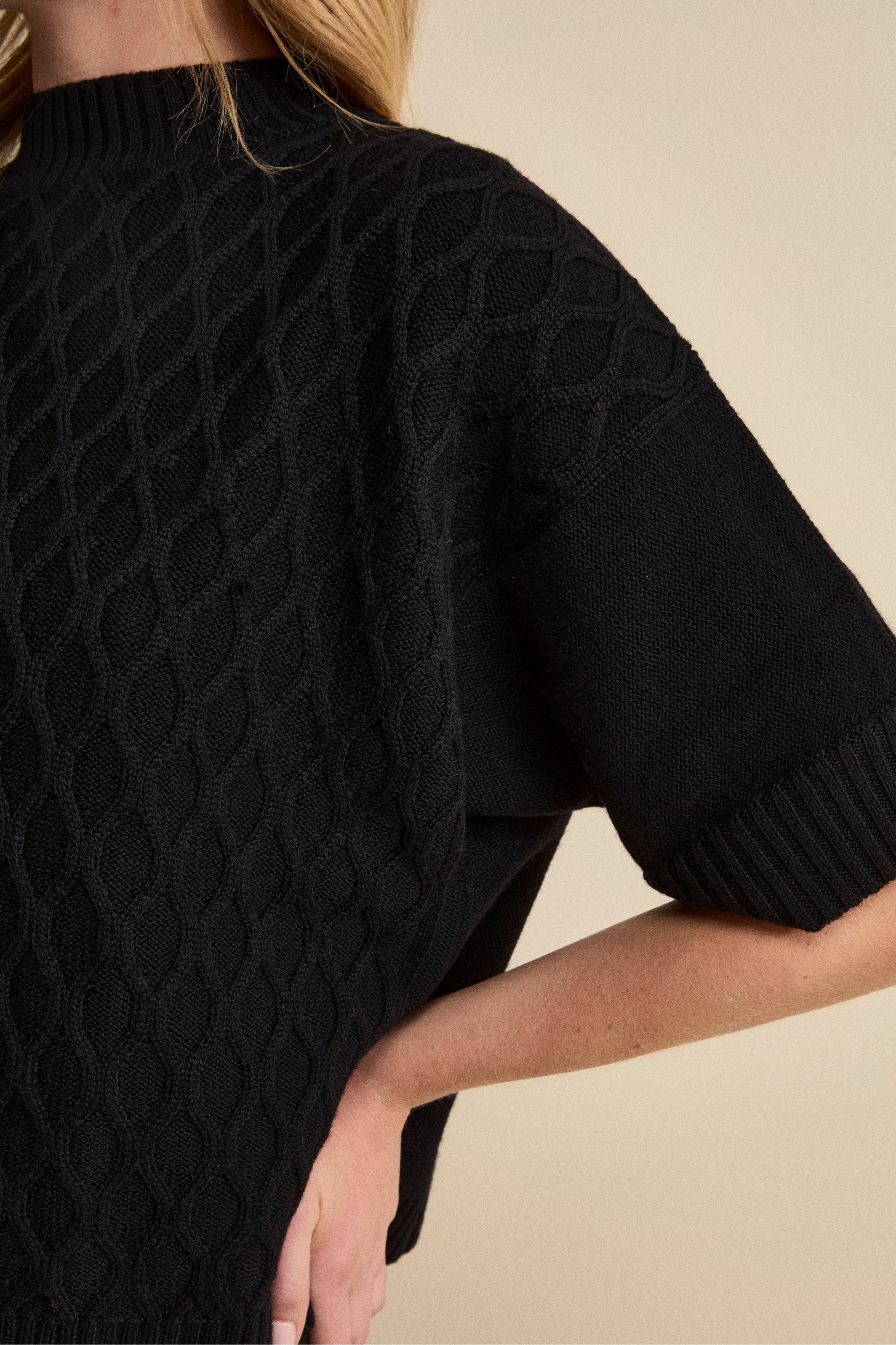 Short-Sleeve Crewneck in Merino Wool - BLACK