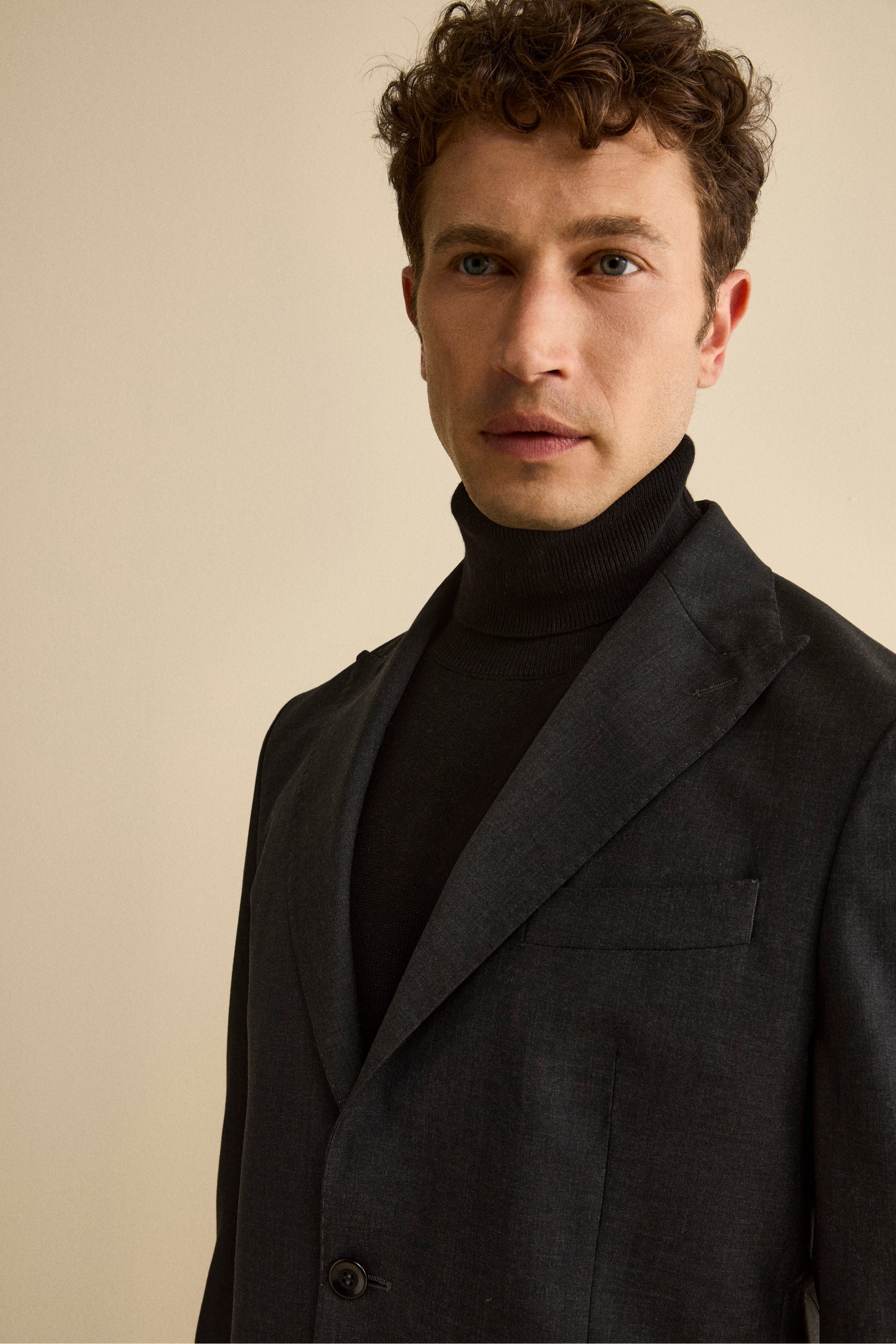 Virgin Wool Slim Fit Single-Breasted Suit with Peak Lapel - Charcoal grey