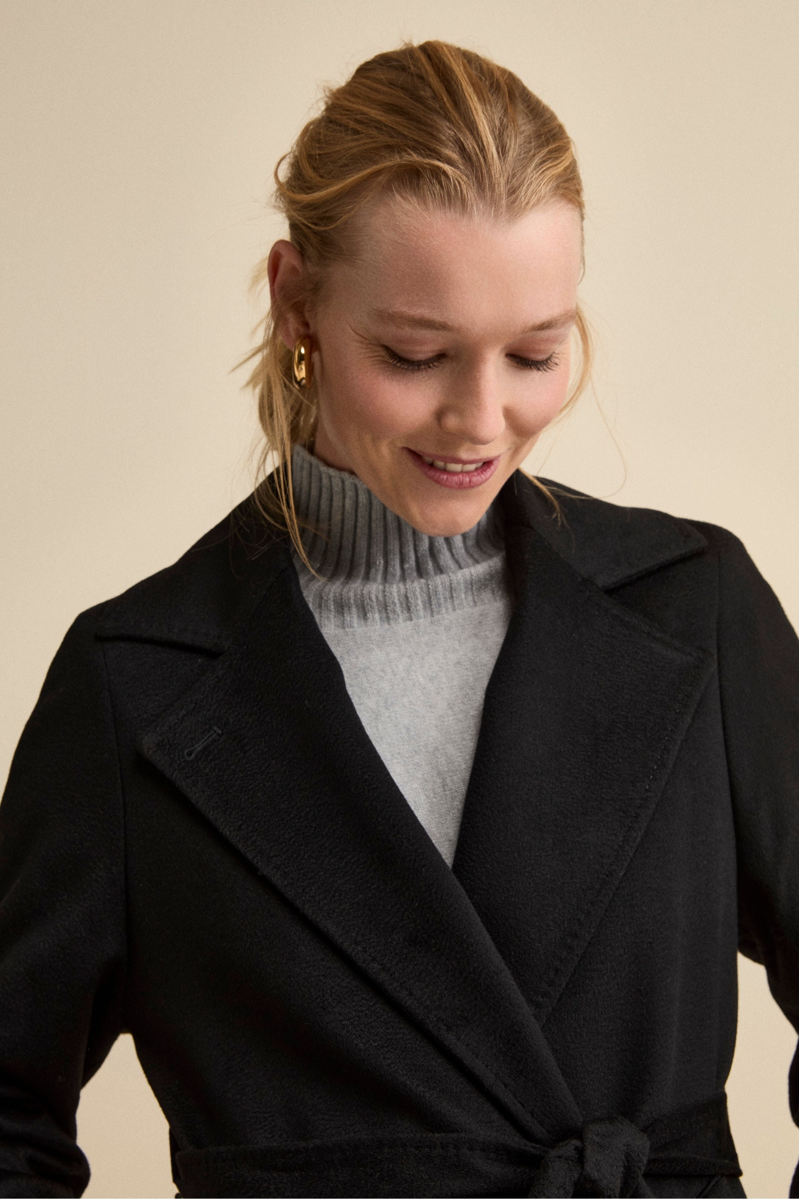 Long Wrap Coat in Cashmere - BLACK