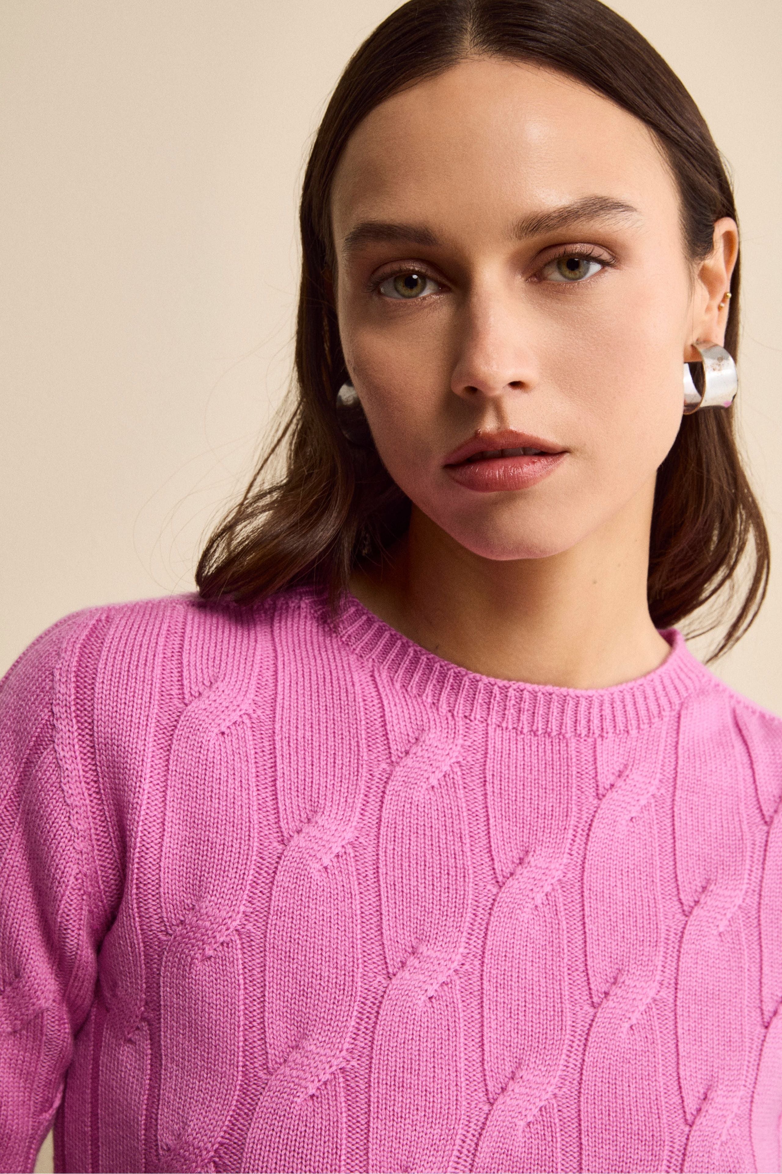 Cable-Knit Crewneck Sweater in Merino Wool - Fuchsia