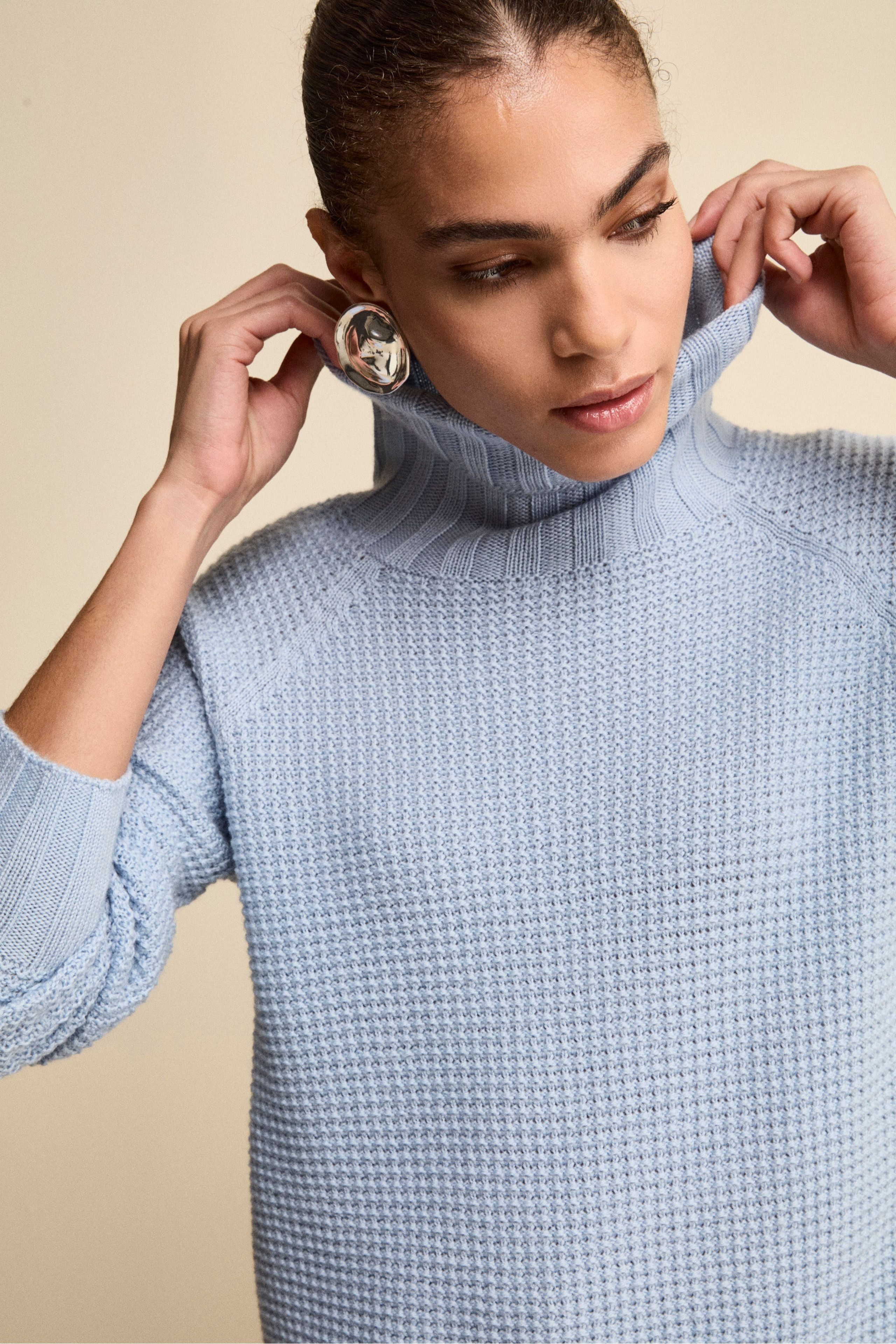 Soft Textured Merino Wool Turtleneck - Light blue
