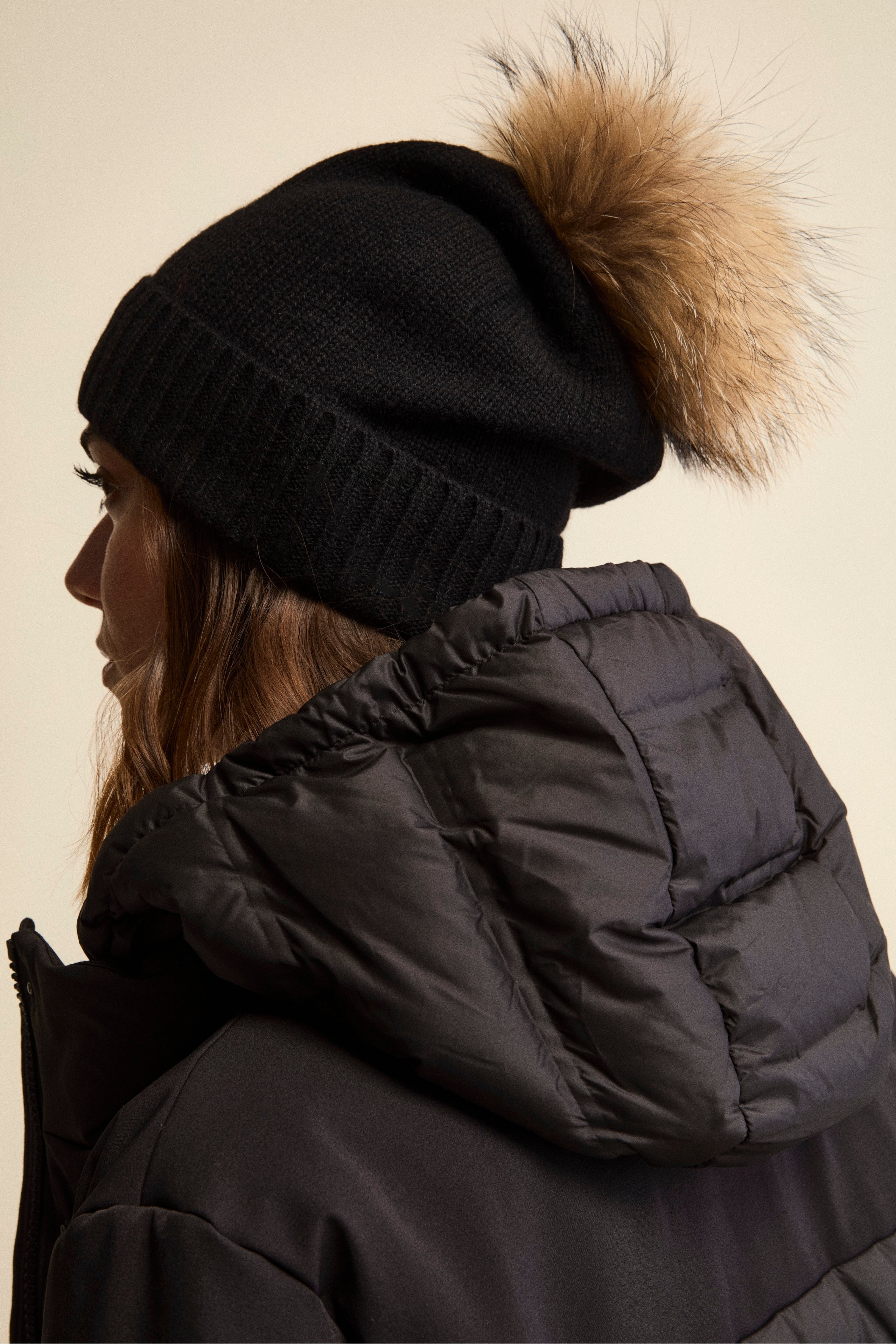 Cashmere Beanie with Pom-Pom - BLACK