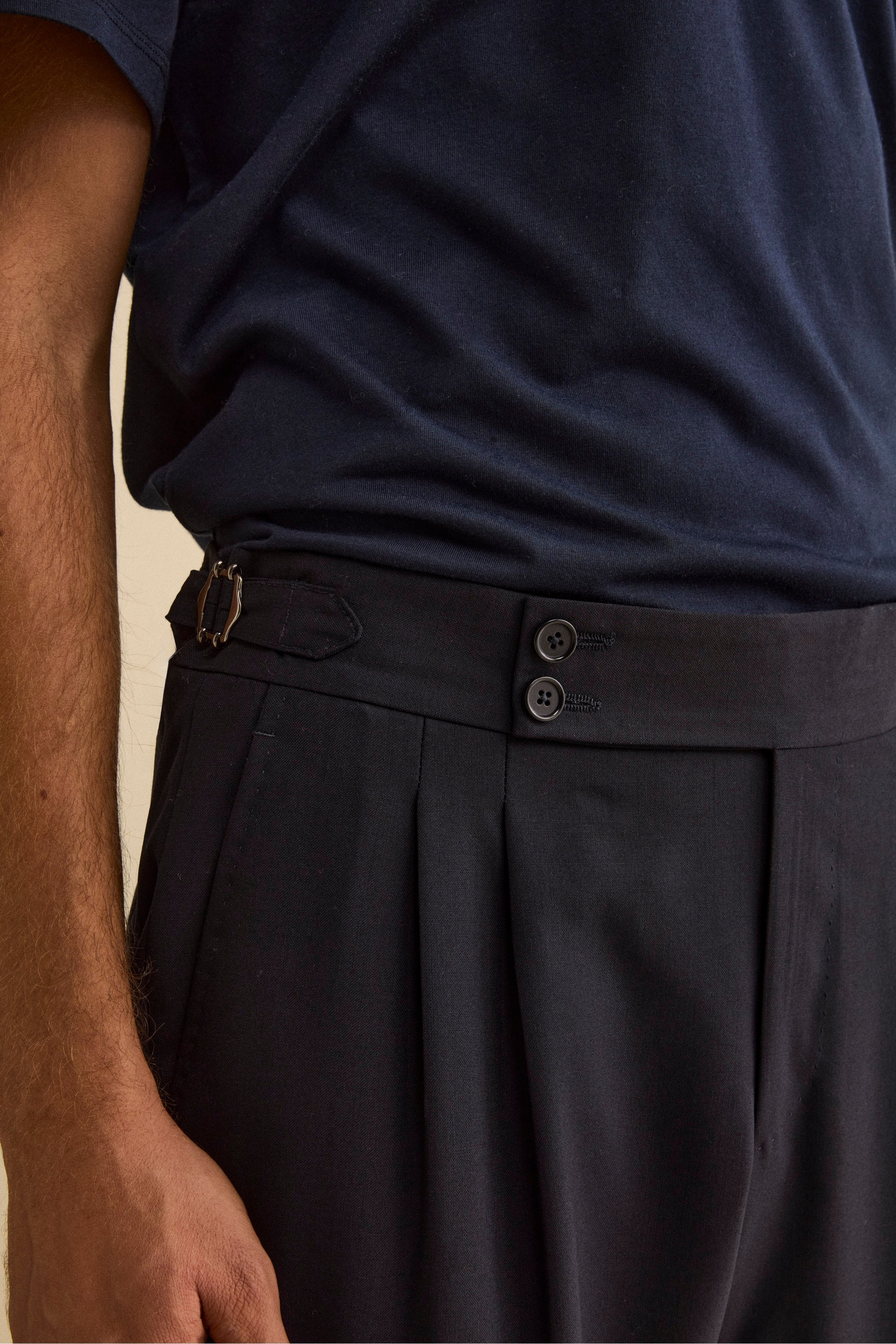 Regular Fit Hose mit Bundfalten aus Schurwolle - BLAU