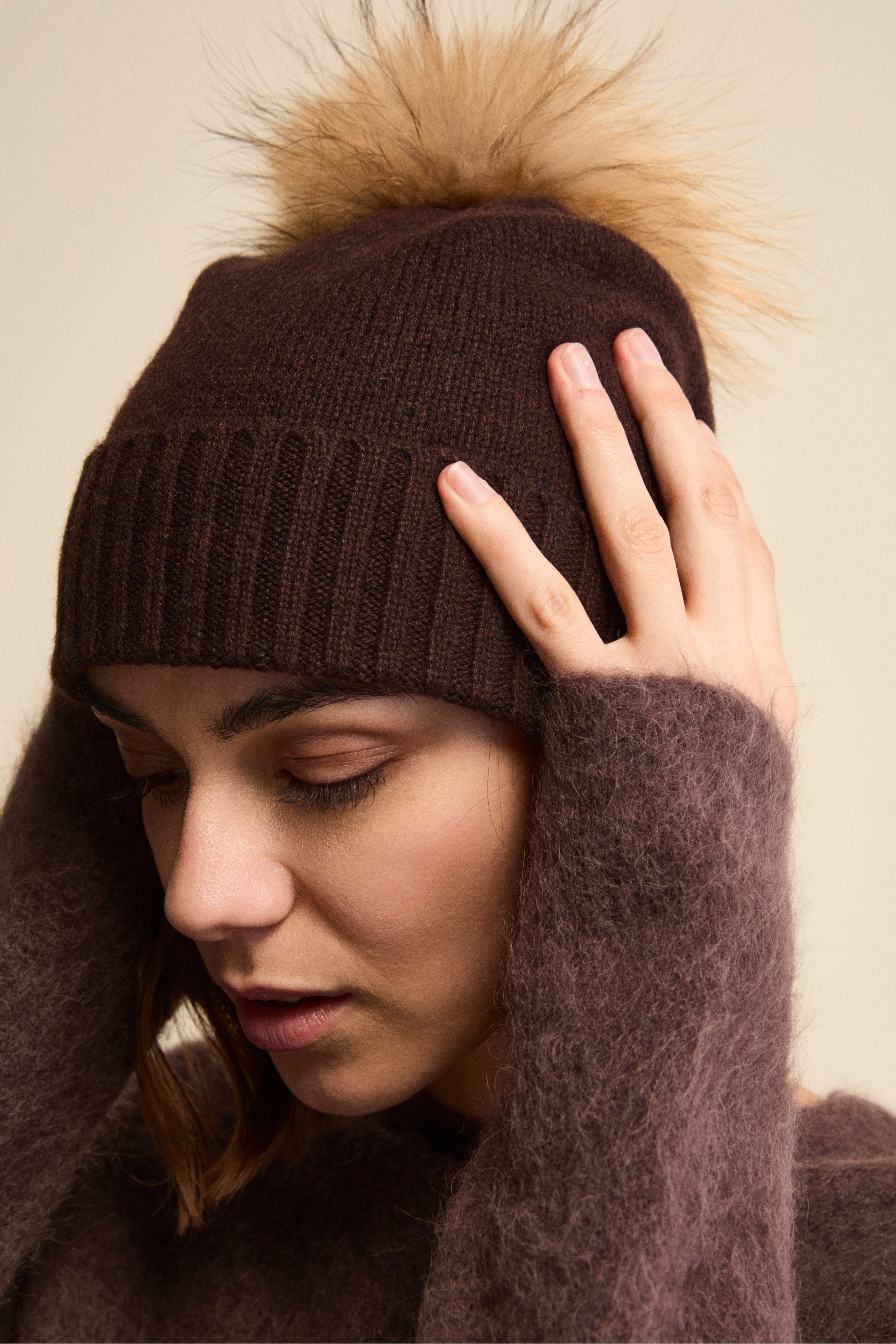 Cashmere Beanie with Pom-Pom - COFFEE