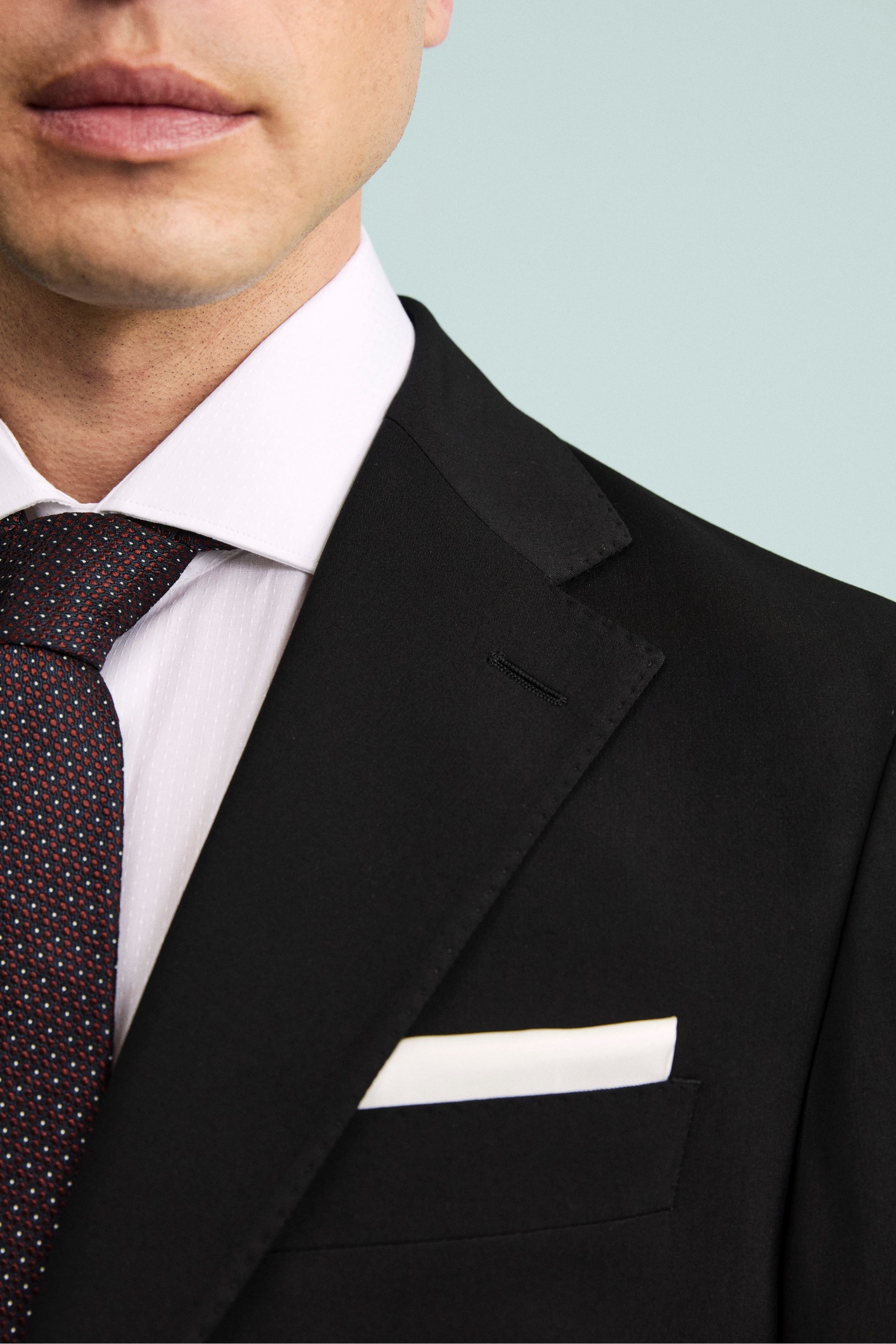 Abito in Lana Vergine Slim Fit con Revers Classico - NERO