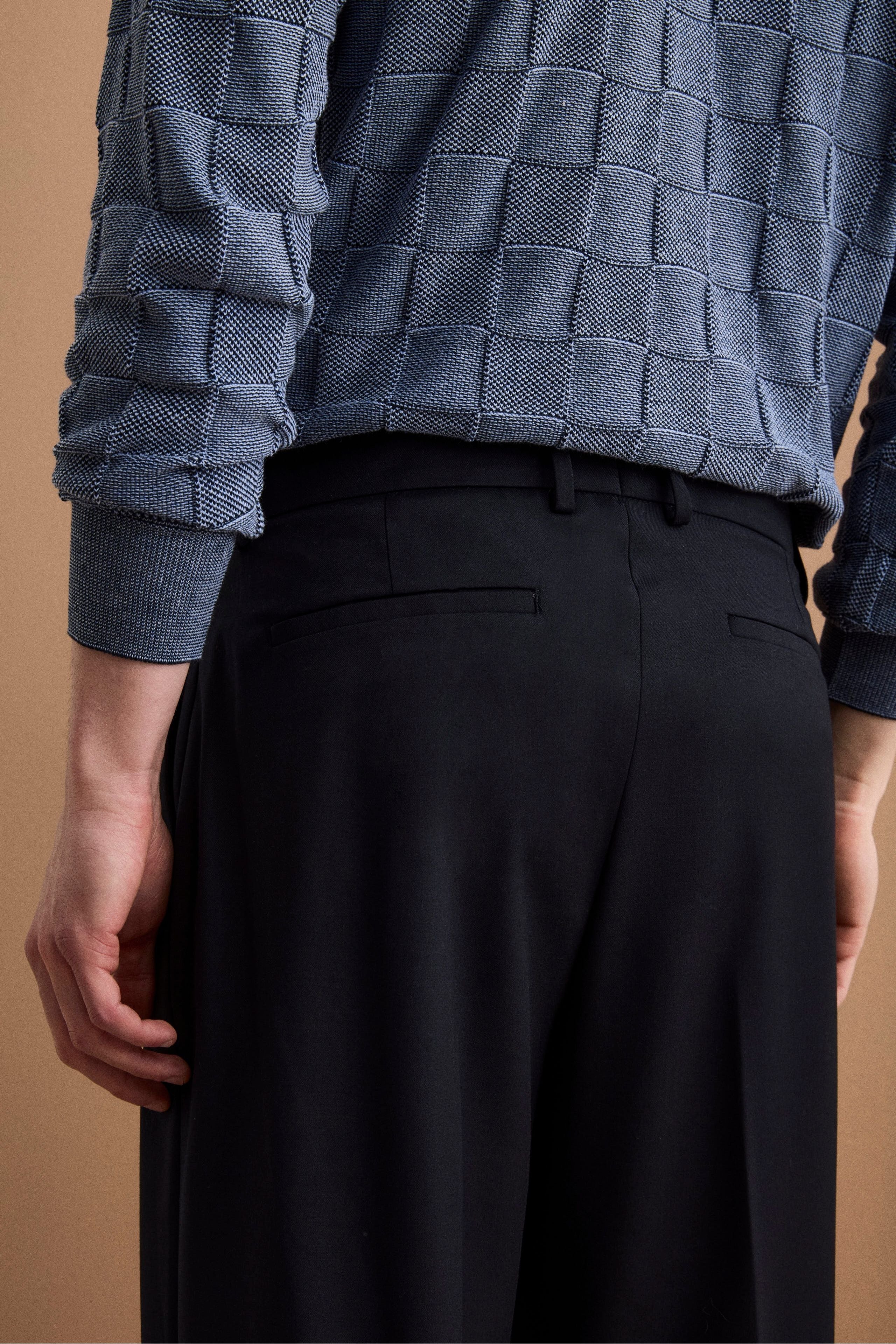 Weite Hose aus Wollmischung mit Bundfalten - -