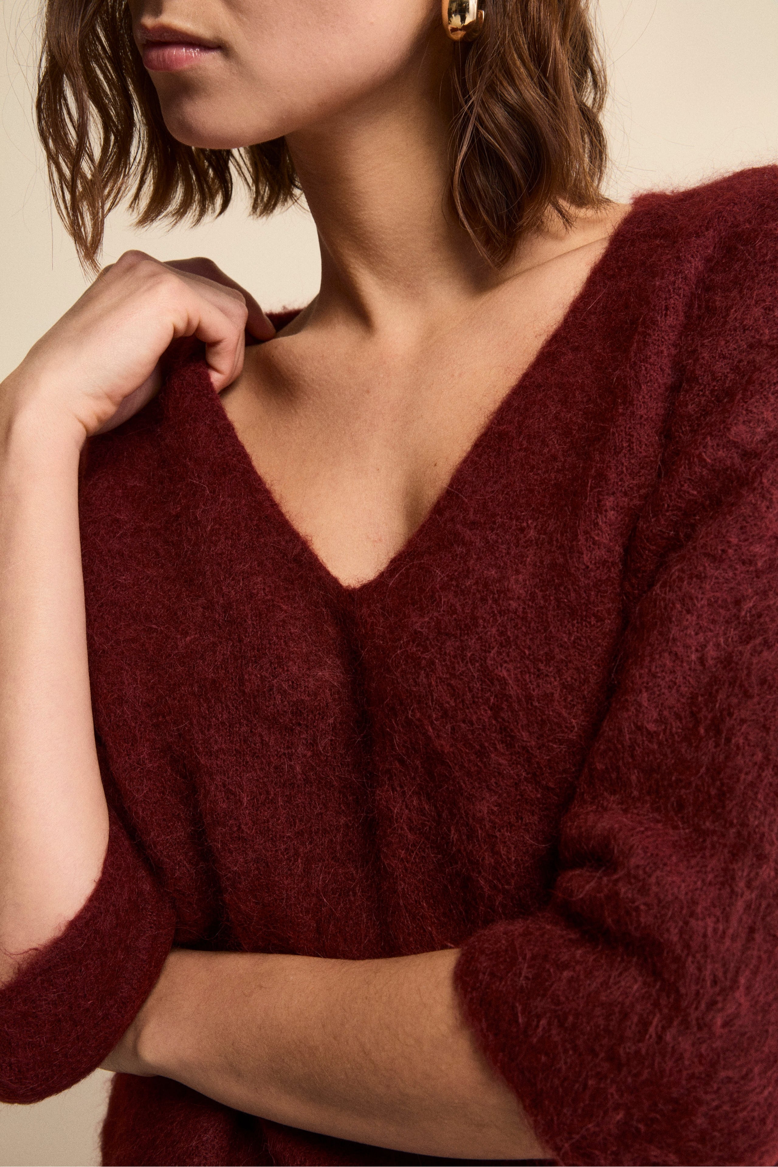 Boxy-Pullover mit V-Ausschnitt aus Alpaka-Mischung - Burgundisch
