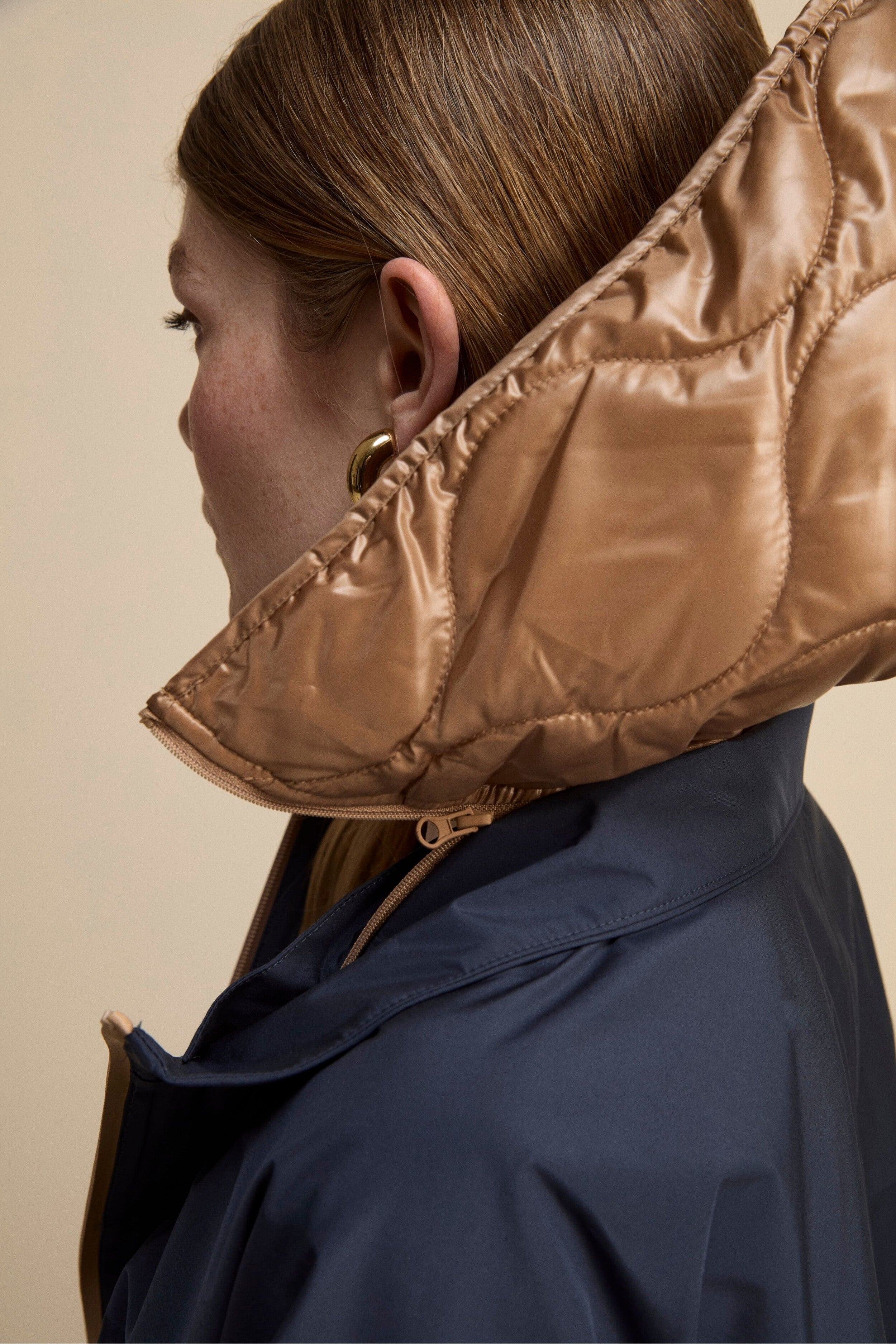 Giacca Impermeabile con Zip e Cappuccio - BLU