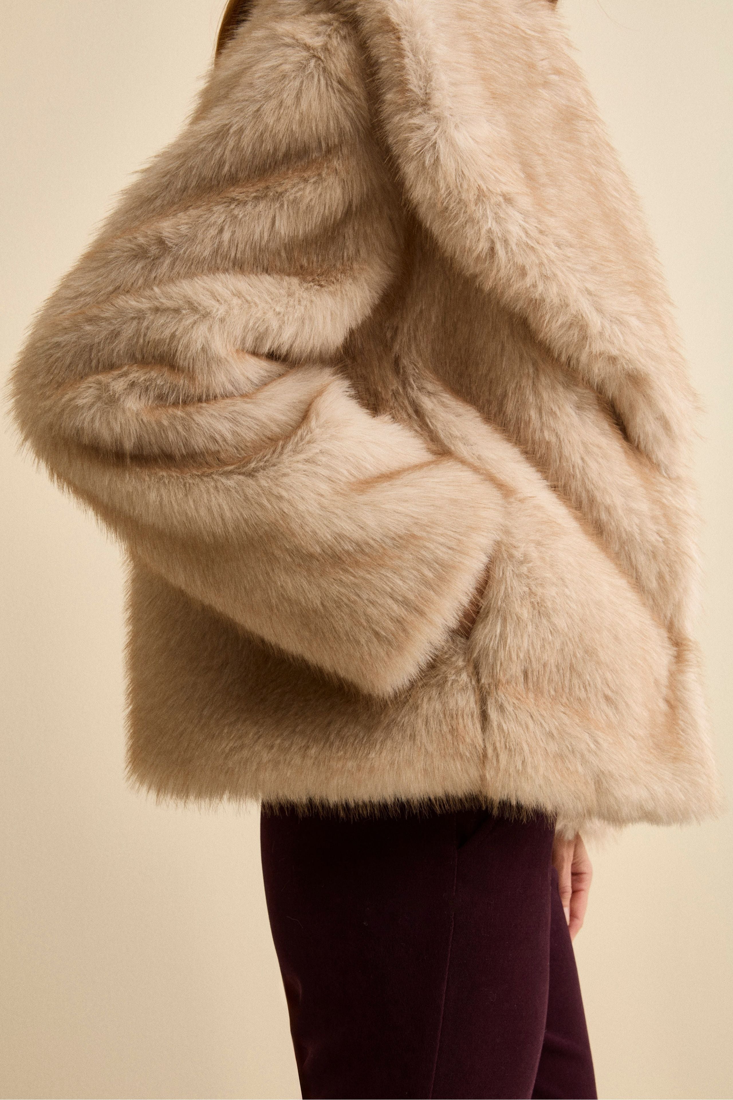 Short Lined Fur Jacket - BEIGE