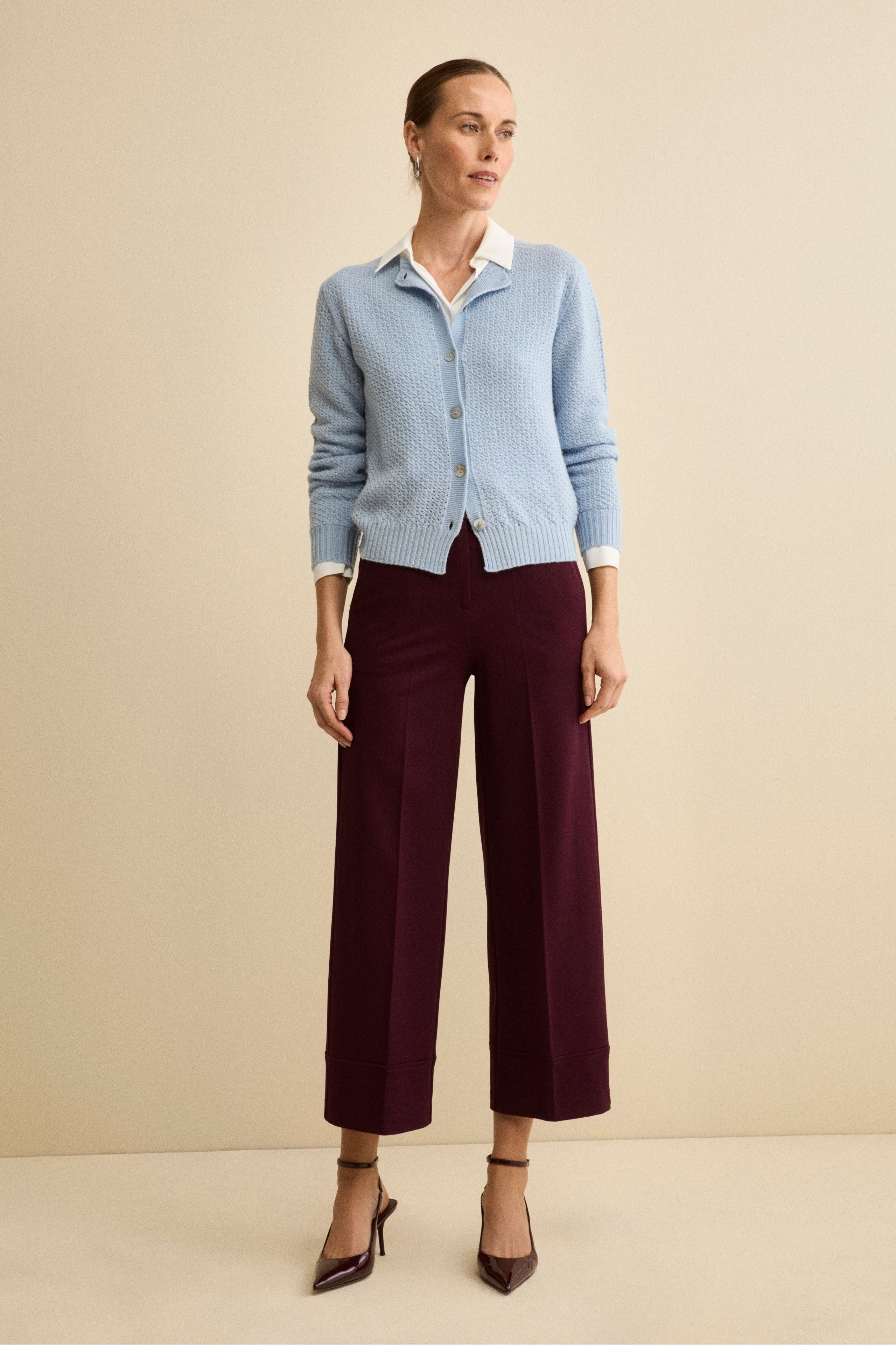 Weitbeinige Hose mit Umschlag und Falten - Weinrot