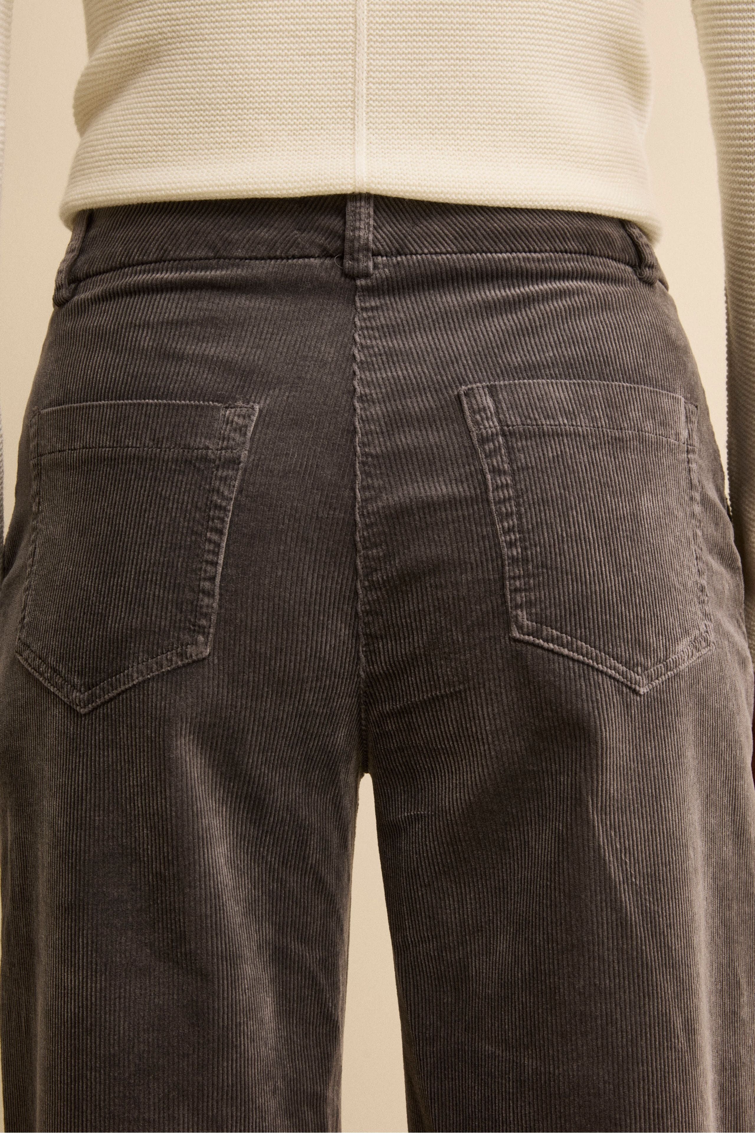 Cordhose mit weiter Beinlinie - GRAU