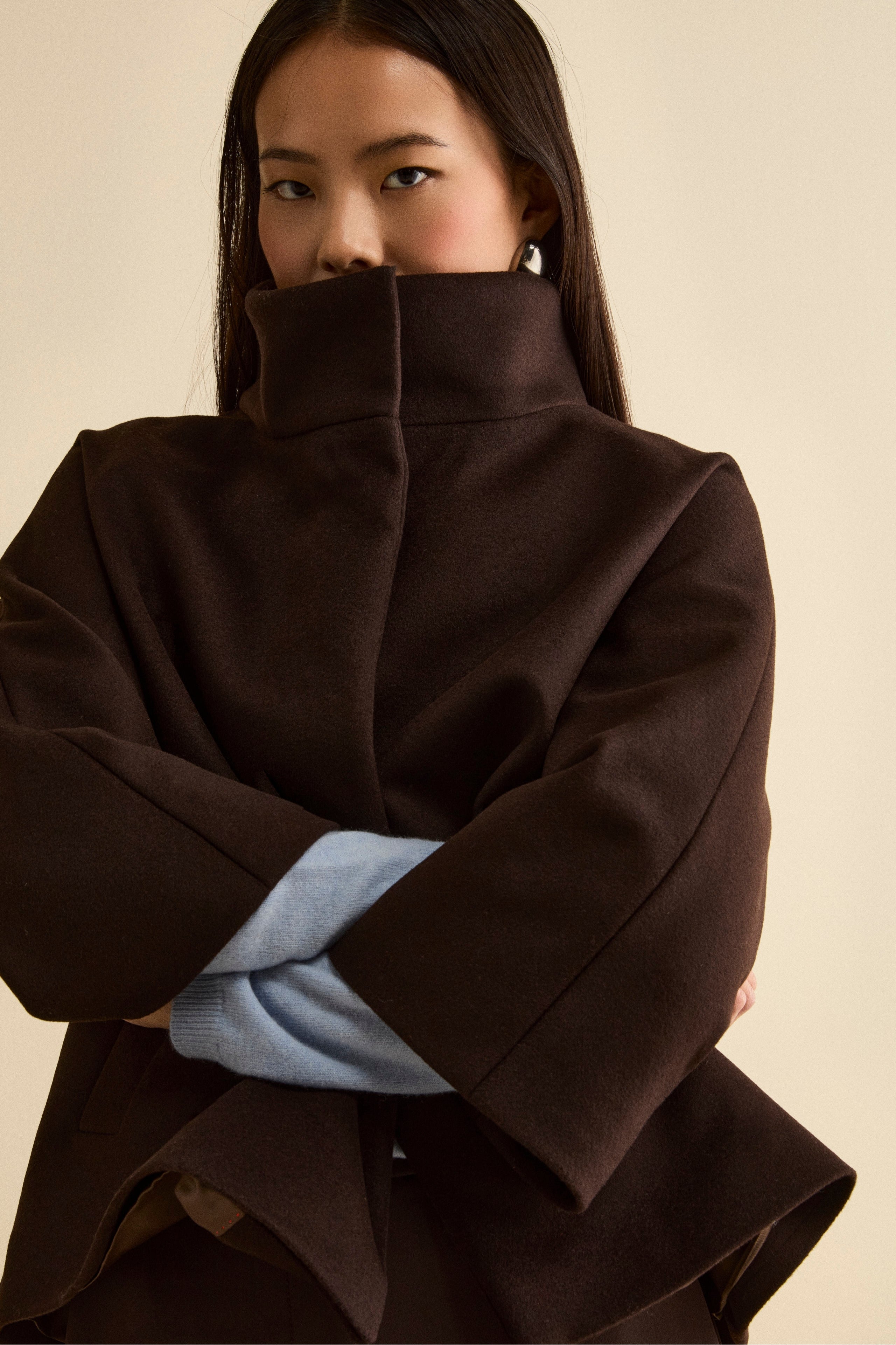 Short Oversized Coat in Wool and Cashmere Blend - Dark brown