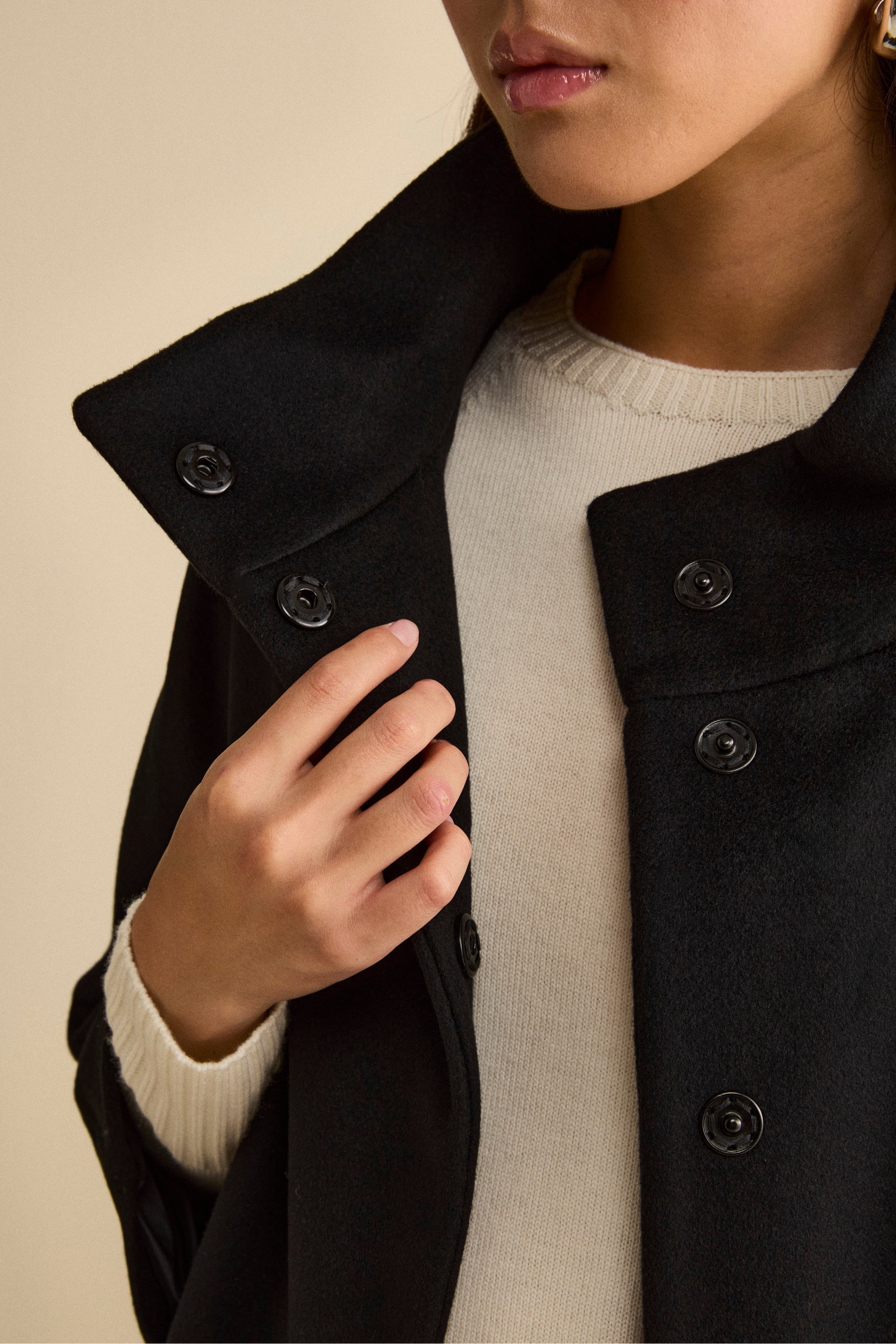 Short Oversized Coat in Wool and Cashmere Blend - BLACK