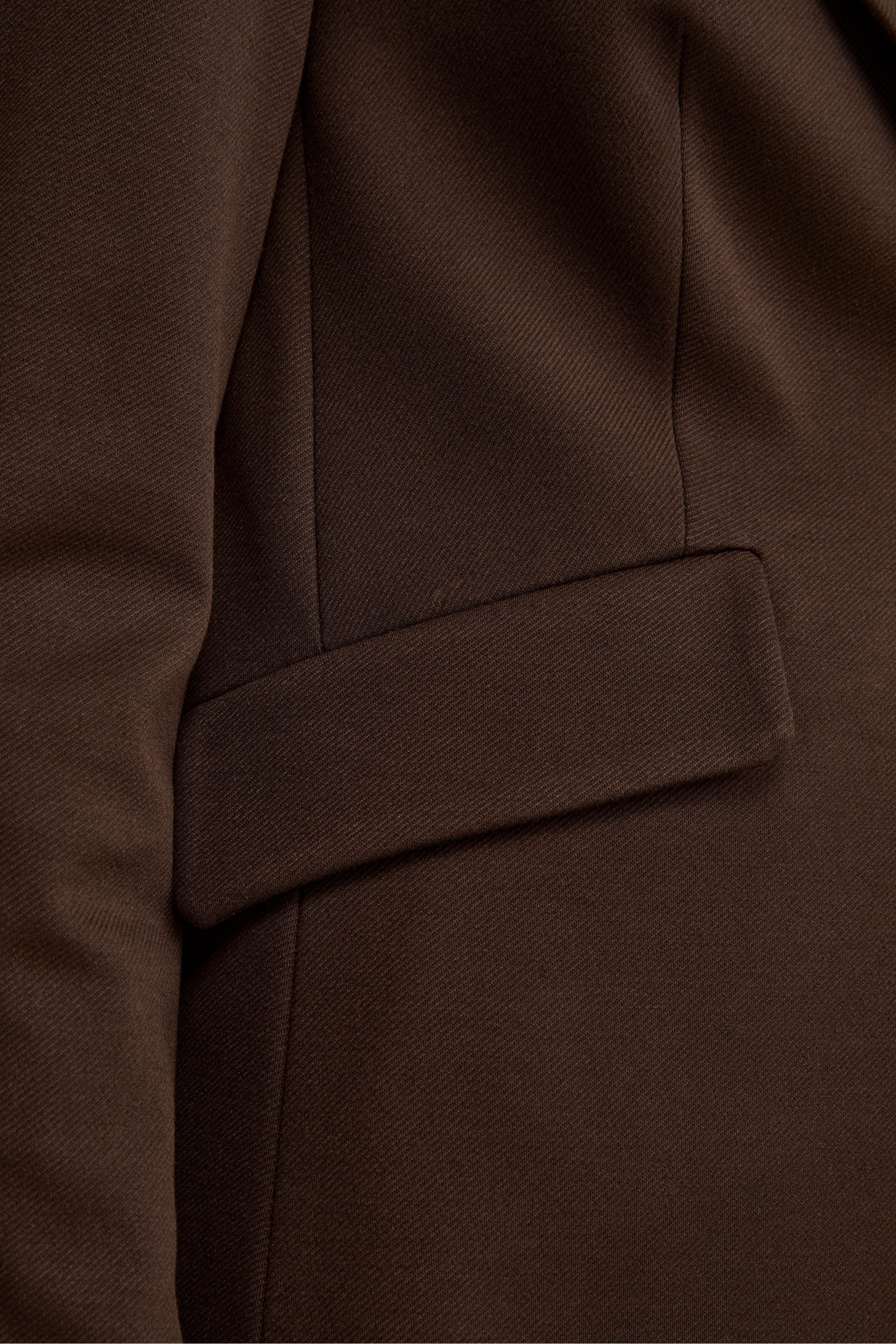 Elegant Long Jacket with Peak Lapels - Dark brown